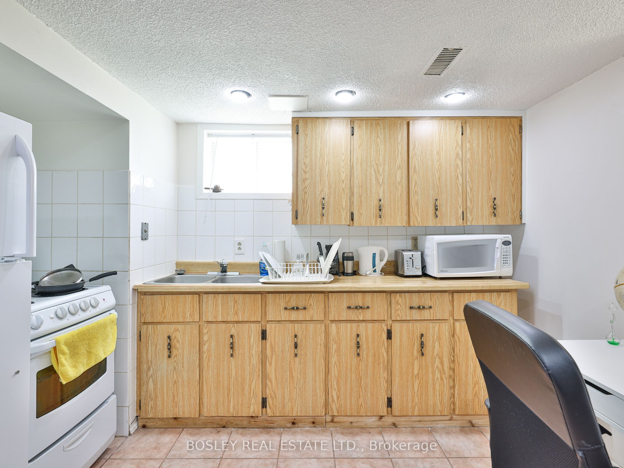 283 Davisville Avenue Lower Property Photo 6