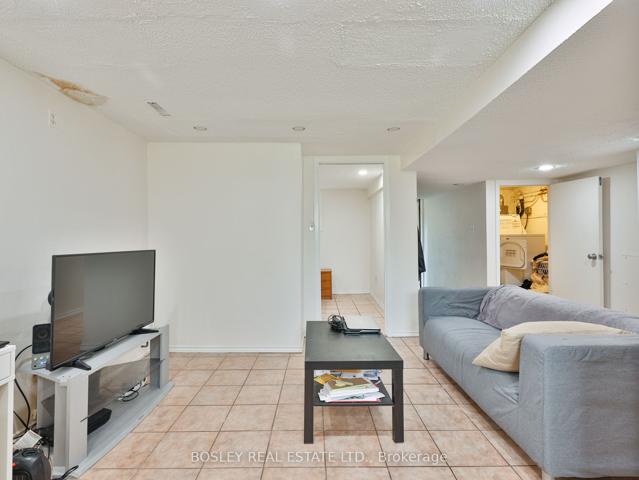 283 Davisville Avenue Lower Property Photo 7