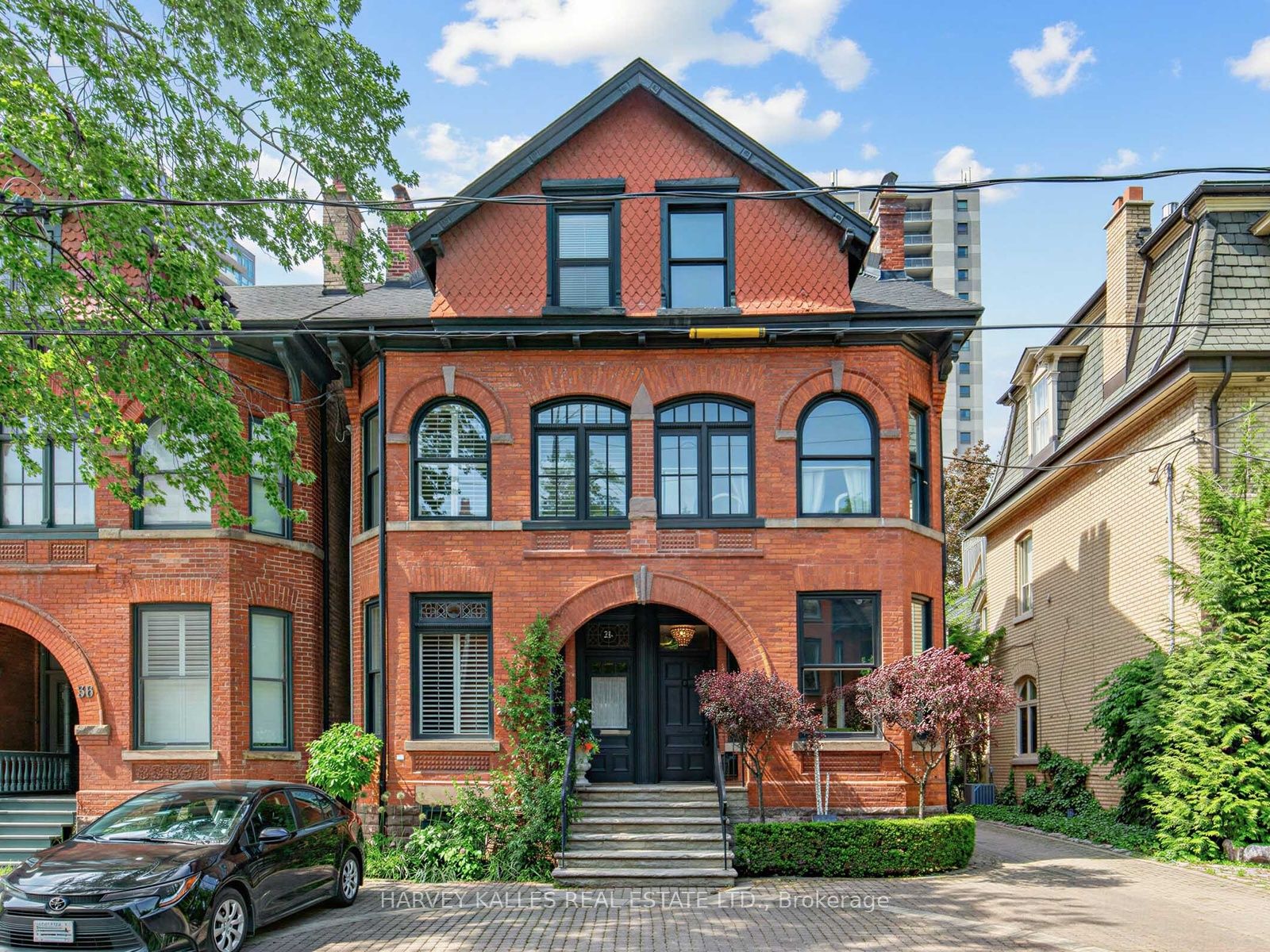 32 Bernard Avenue Property Photo 1