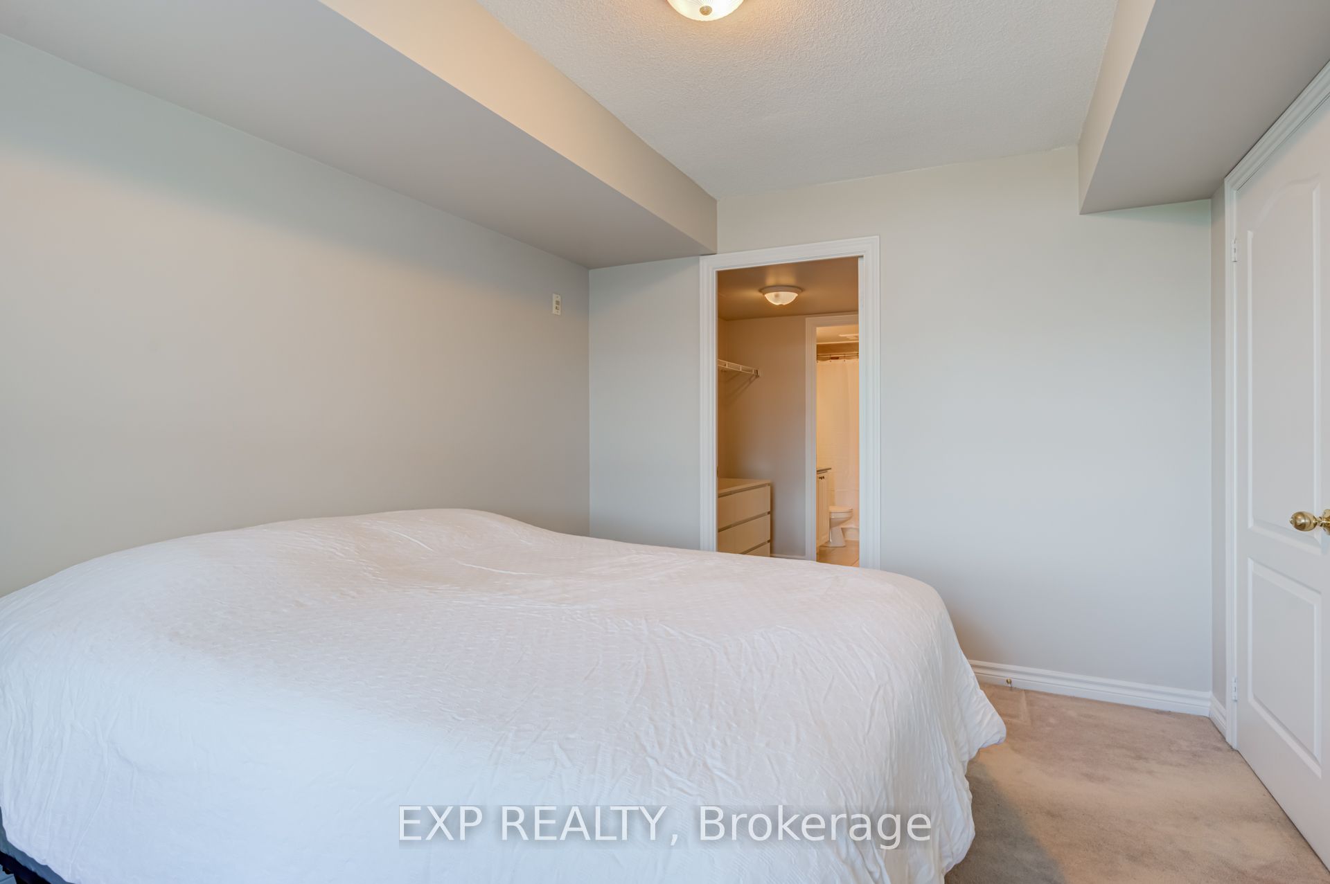 3840 Bathurst Street 506 Property Photo 9