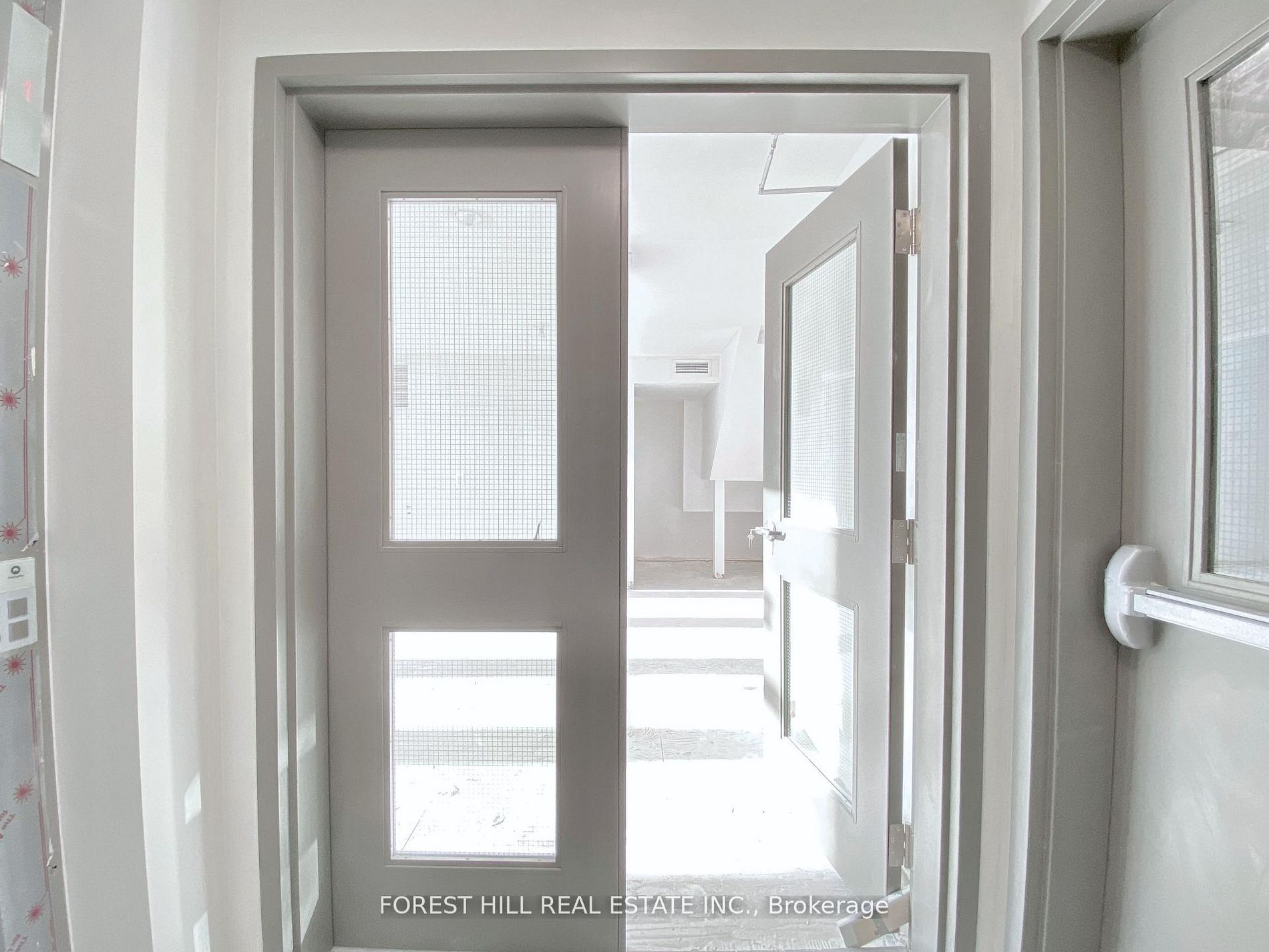 3429 Yonge Street 3 Property Photo 8