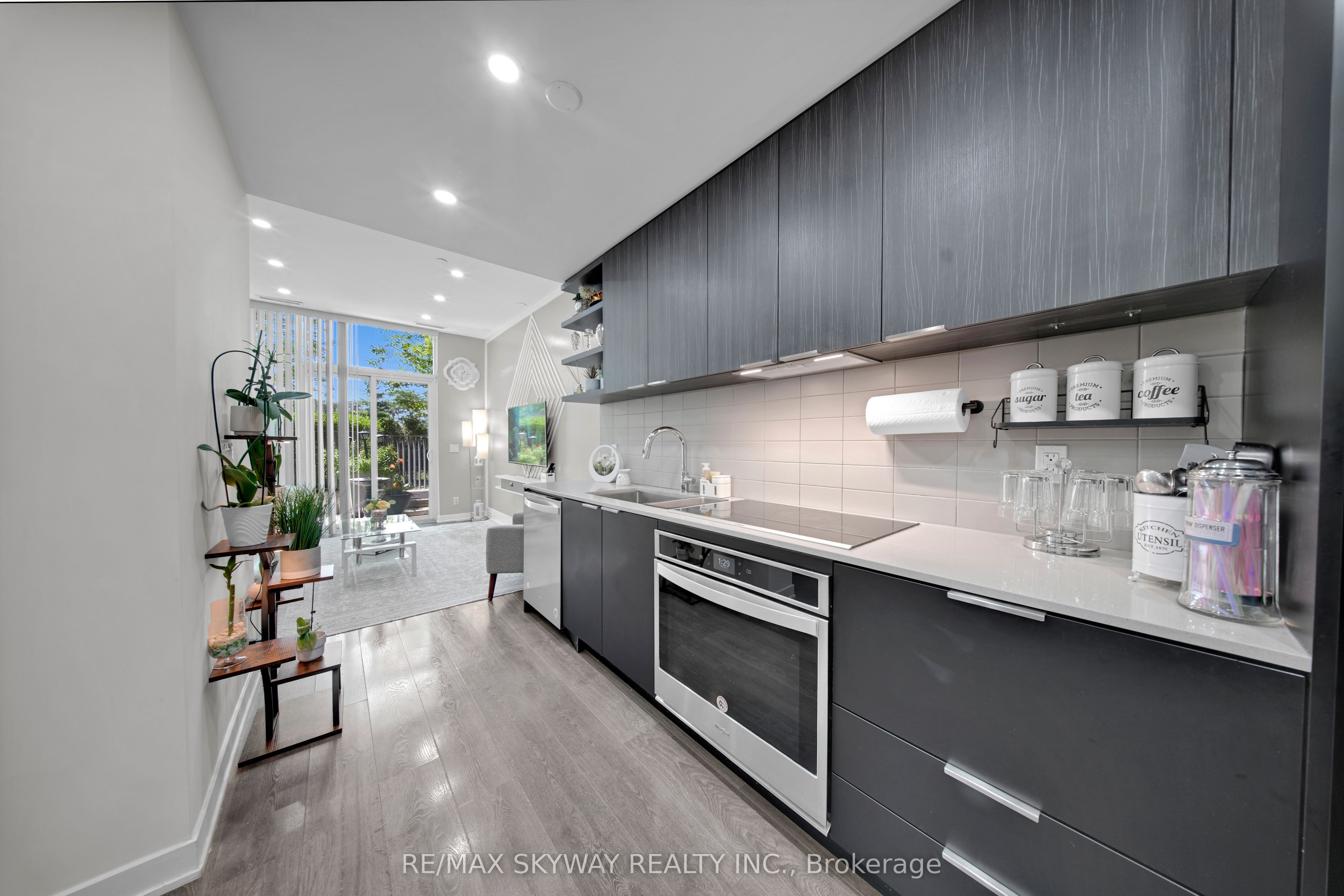 6 Sonic Way 103 Property Photo 2