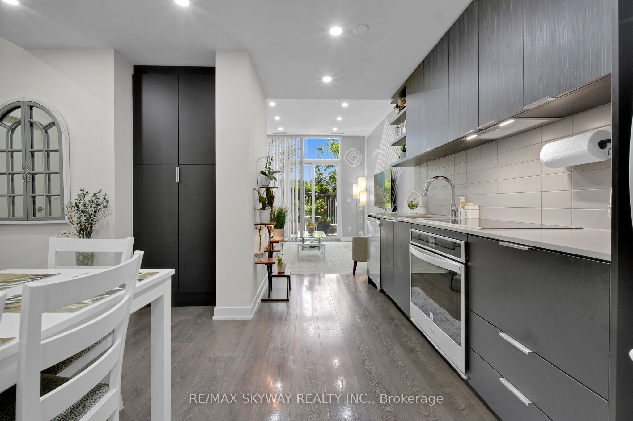 6 Sonic Way 103 Property Photo 3