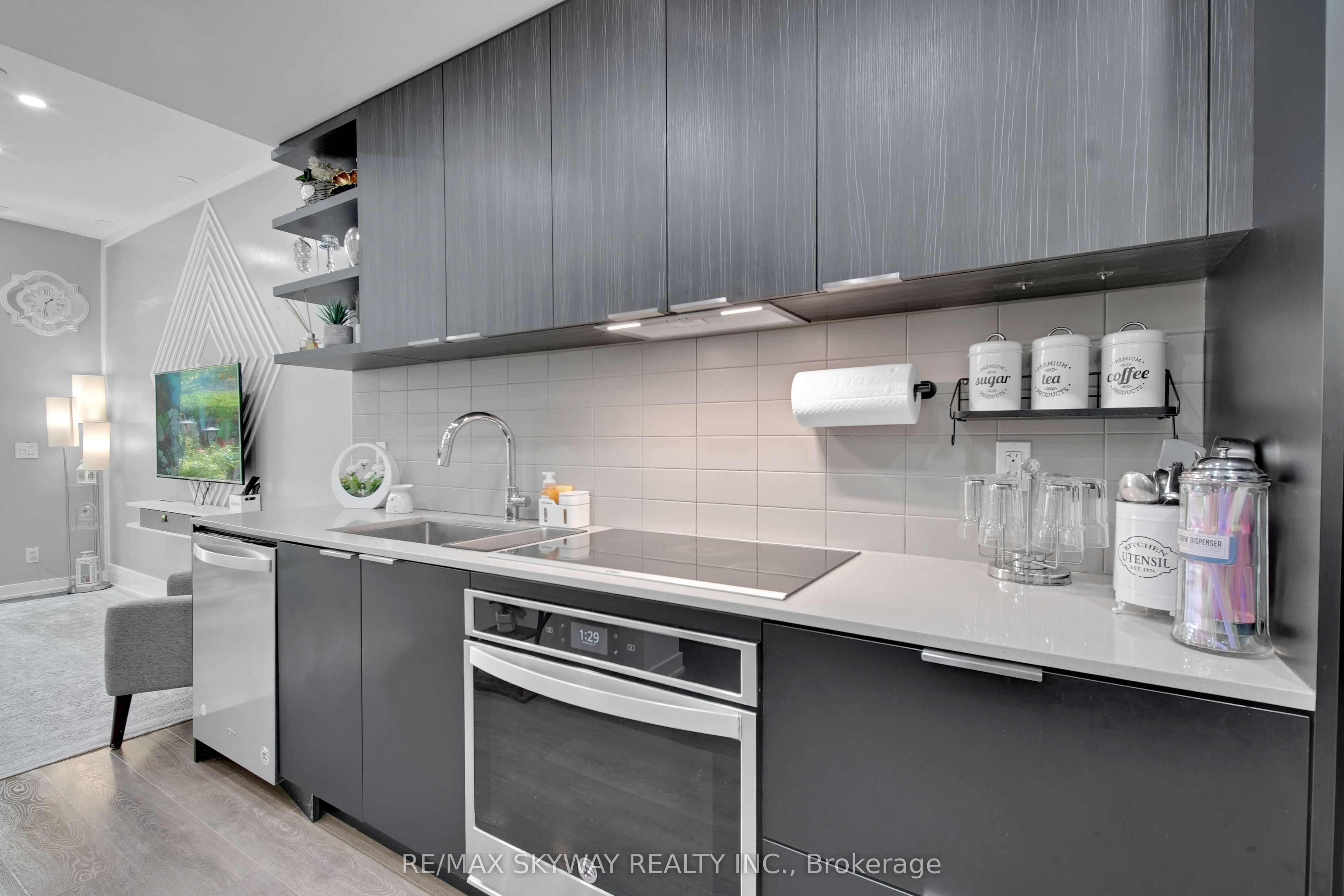 6 Sonic Way 103 Property Photo 8