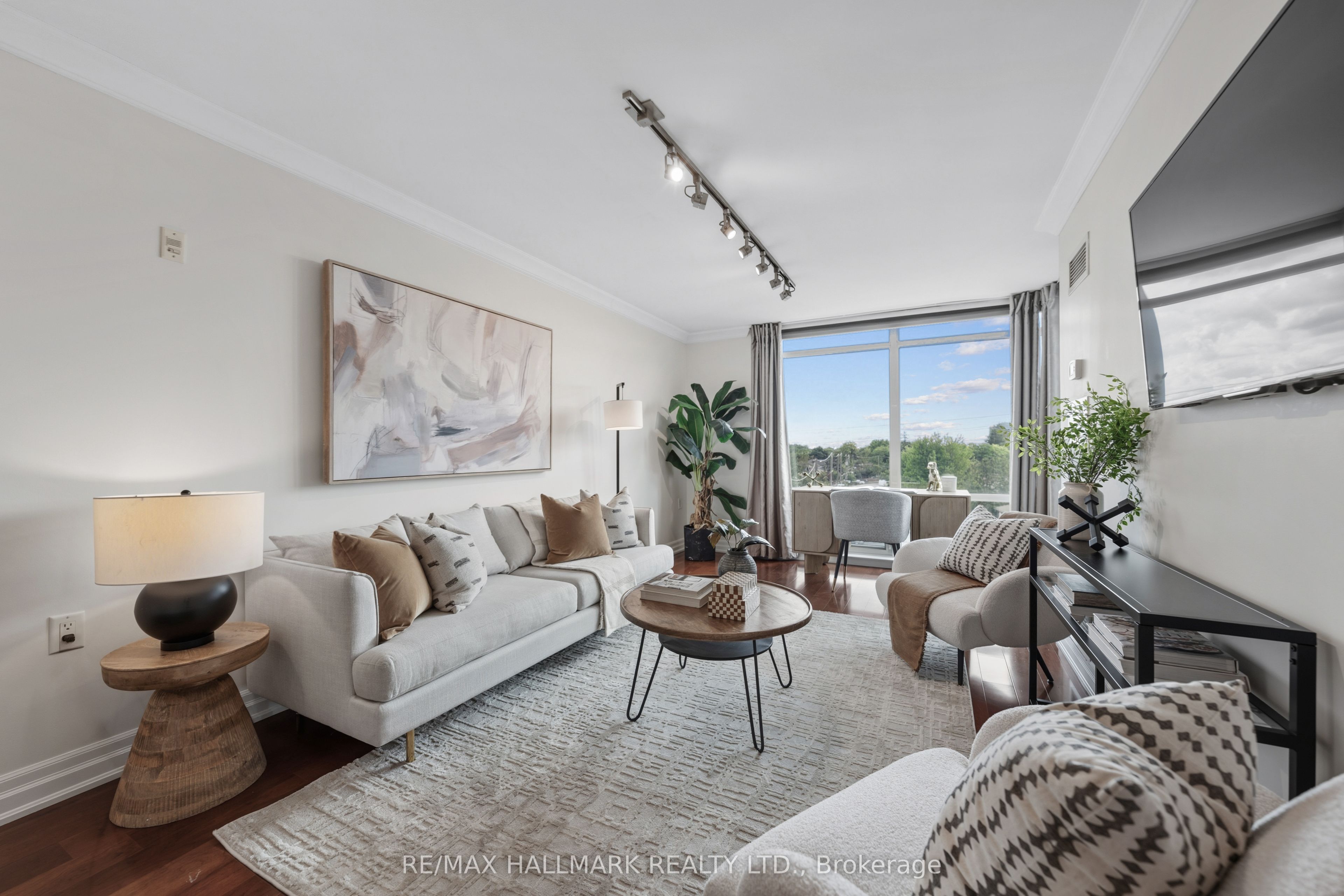 3840 Bathurst Street 511 Property Photo 1