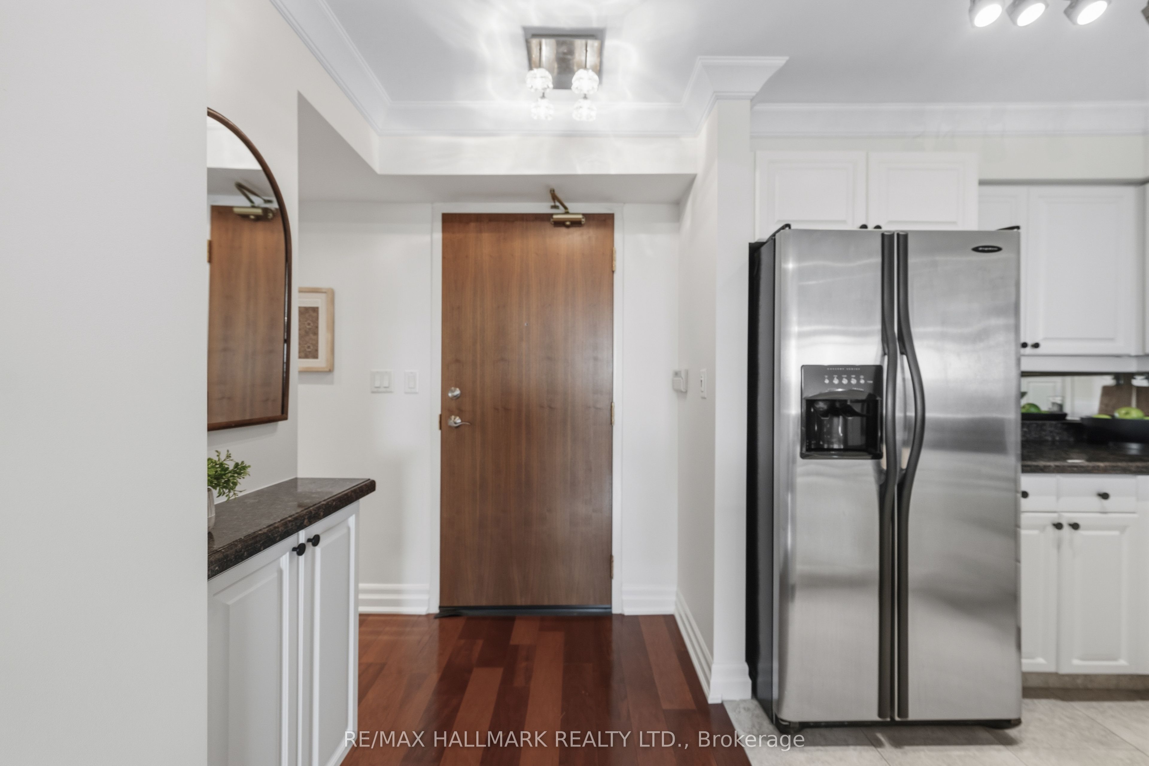 3840 Bathurst Street 511 Property Photo 2