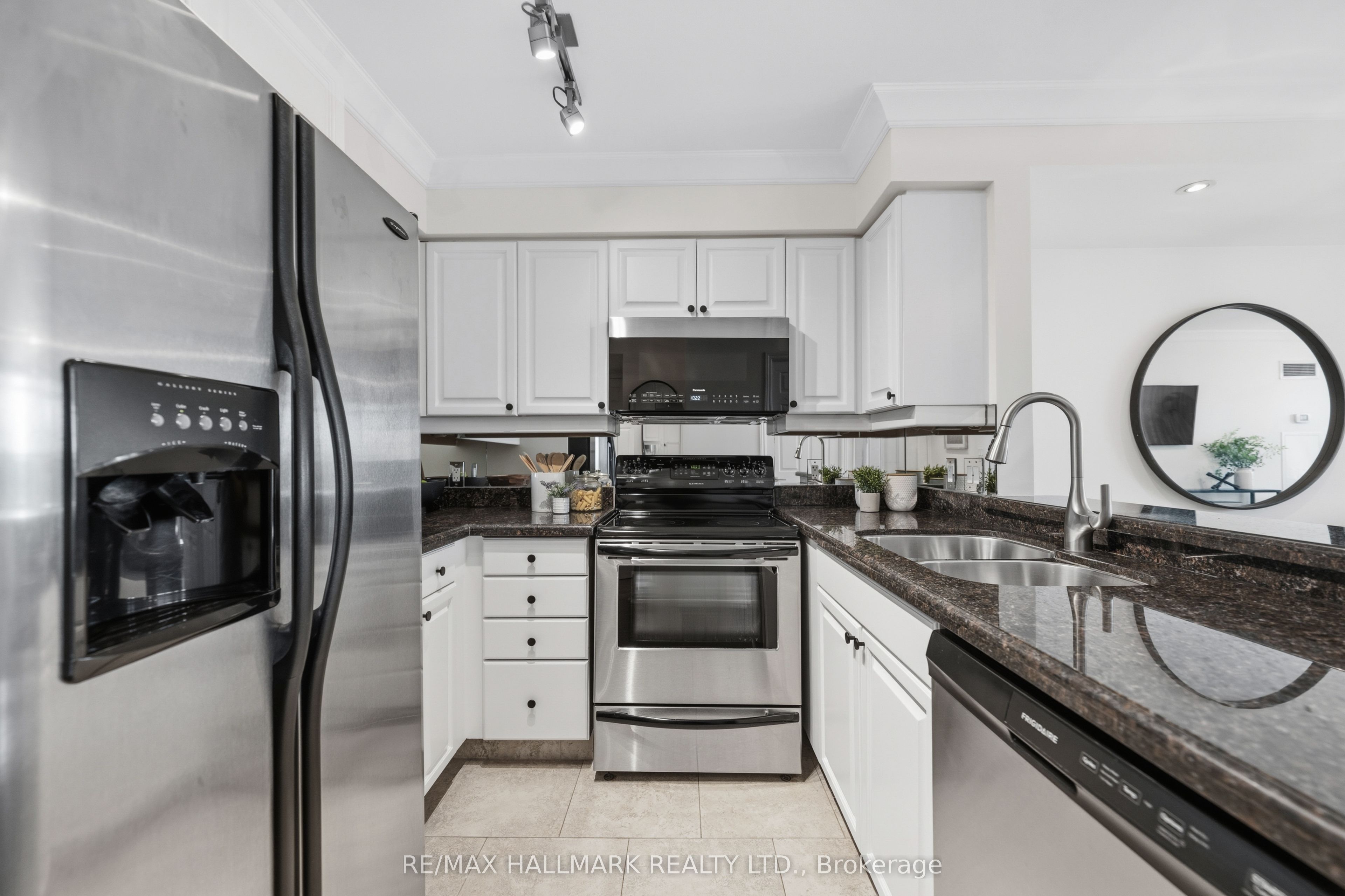 3840 Bathurst Street 511 Property Photo 4