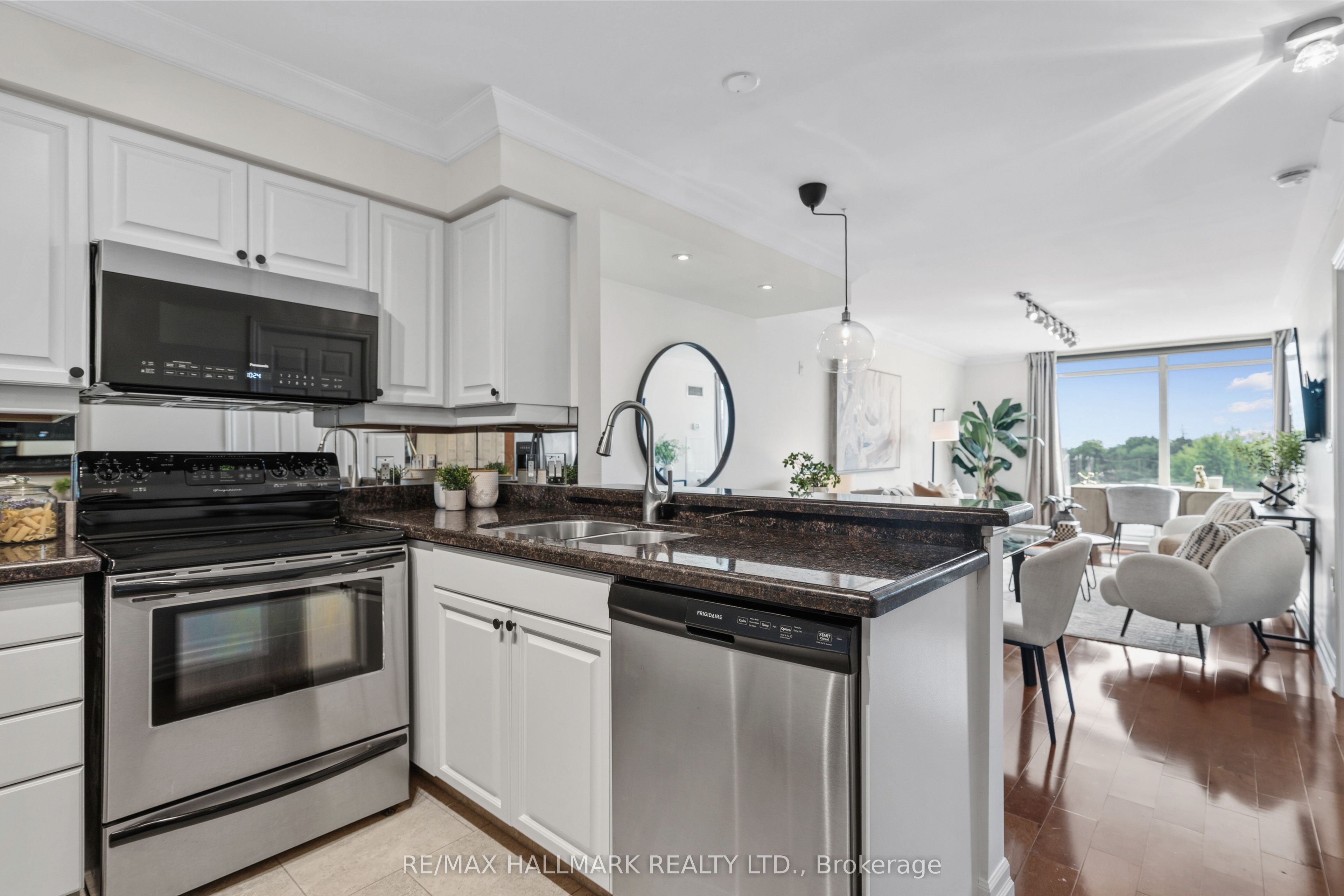 3840 Bathurst Street 511 Property Photo 5