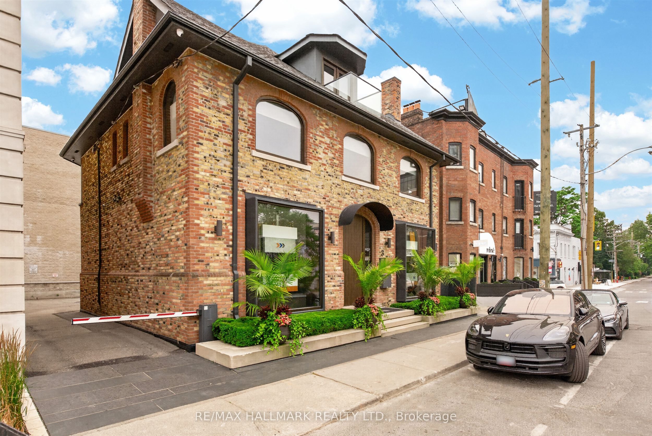 3 Rowanwood Avenue E