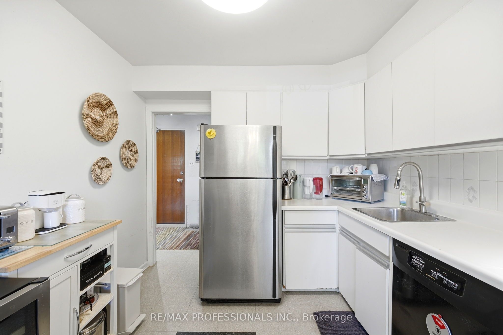 48 Three Valleys Drive 12 Property Photo 8