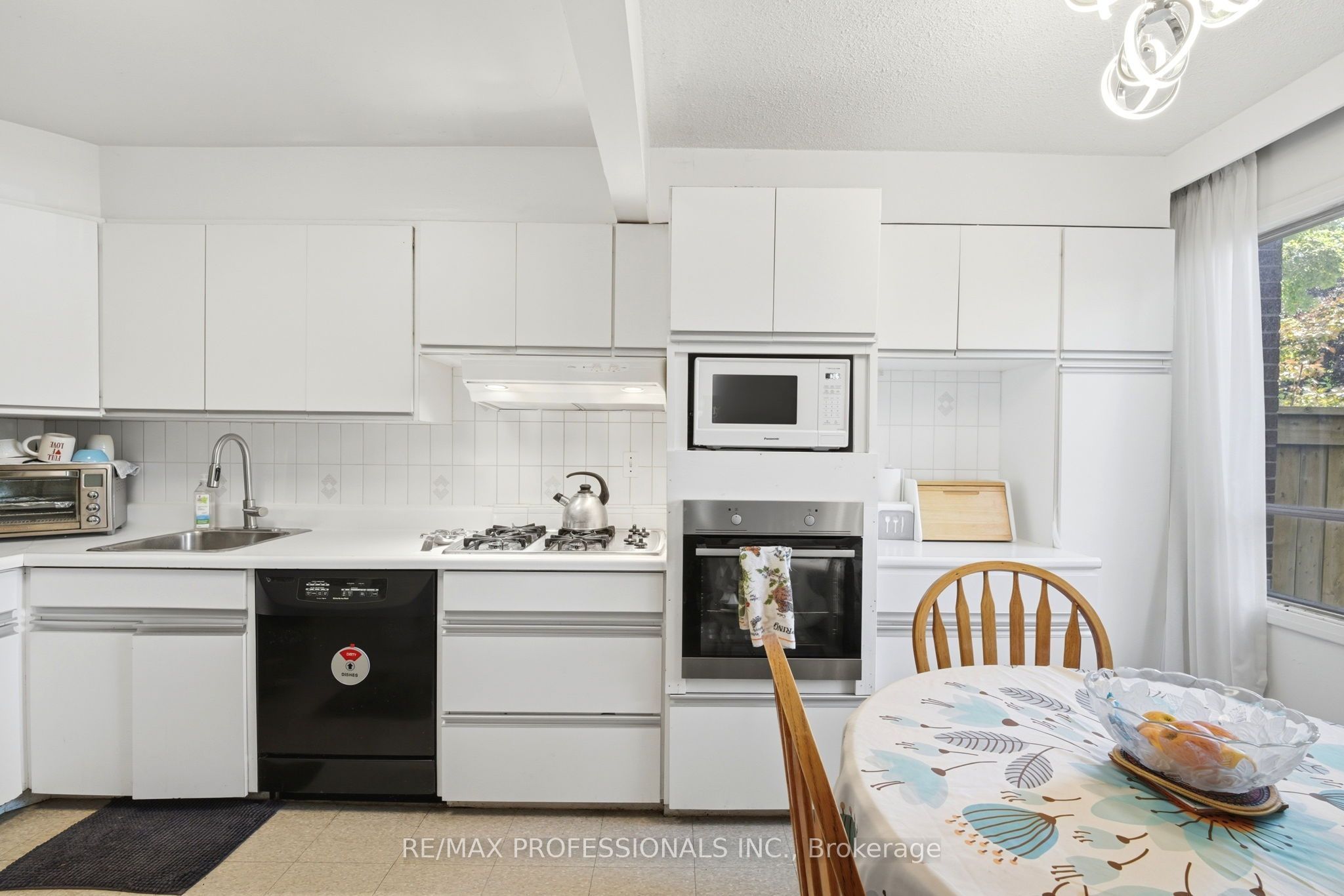 48 Three Valleys Drive 12 Property Photo 10