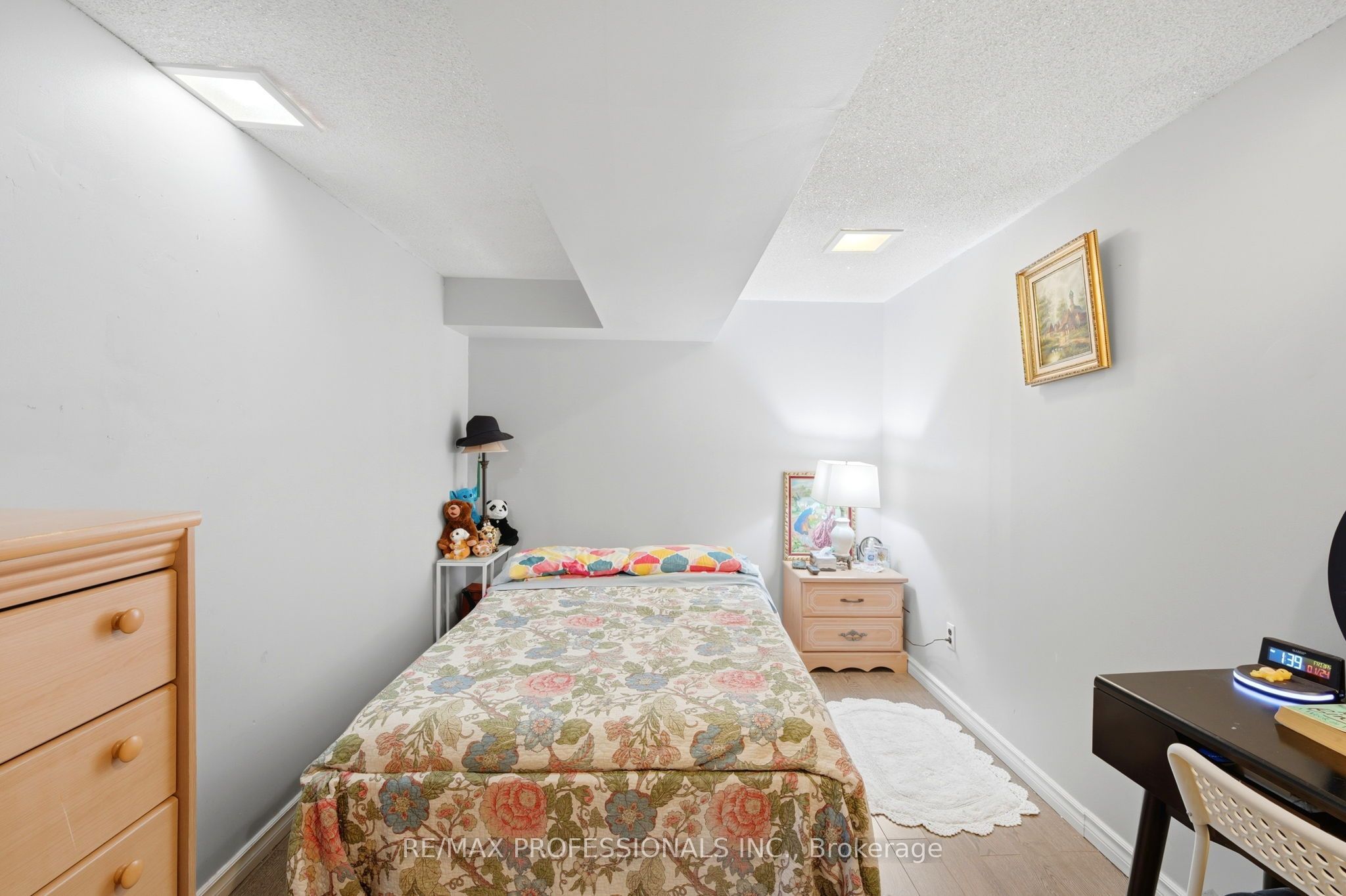 48 Three Valleys Drive 12 Property Photo 34
