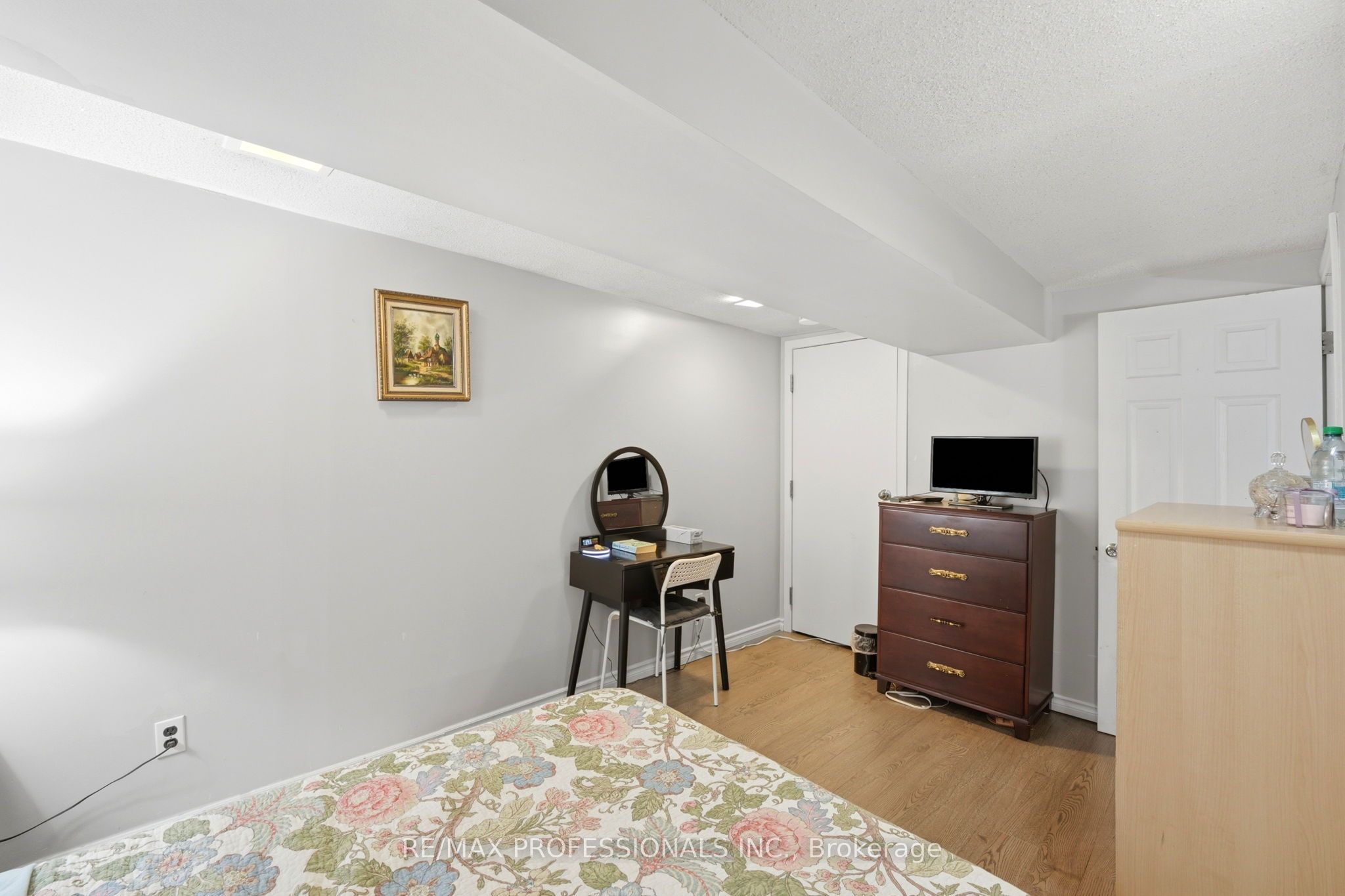 48 Three Valleys Drive 12 Property Photo 36