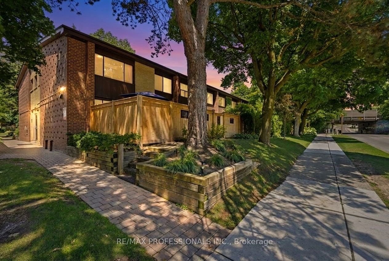 48 Three Valleys Drive 12 Property Photo 42