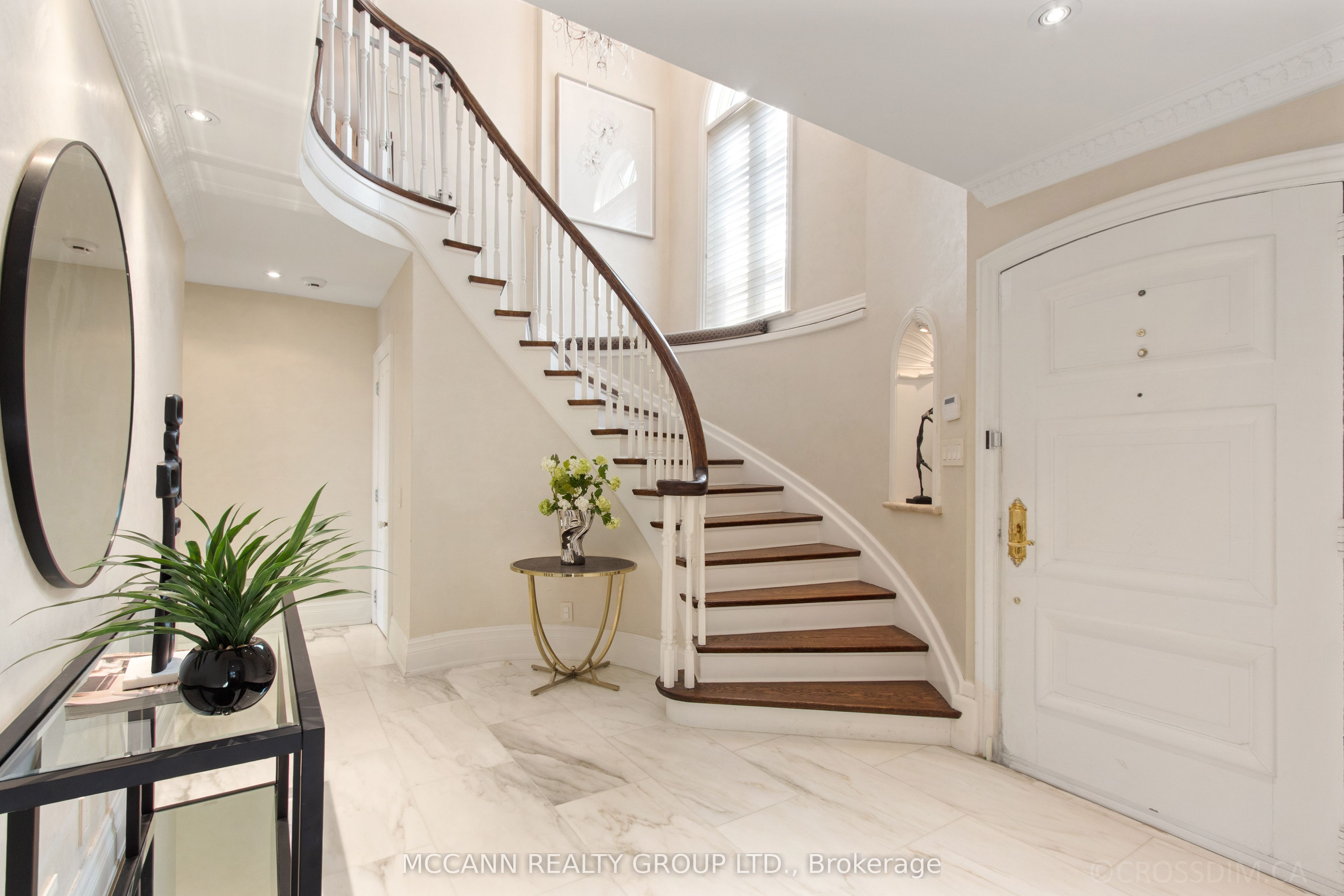 27 Strathgowan Crescent Property Photo 6