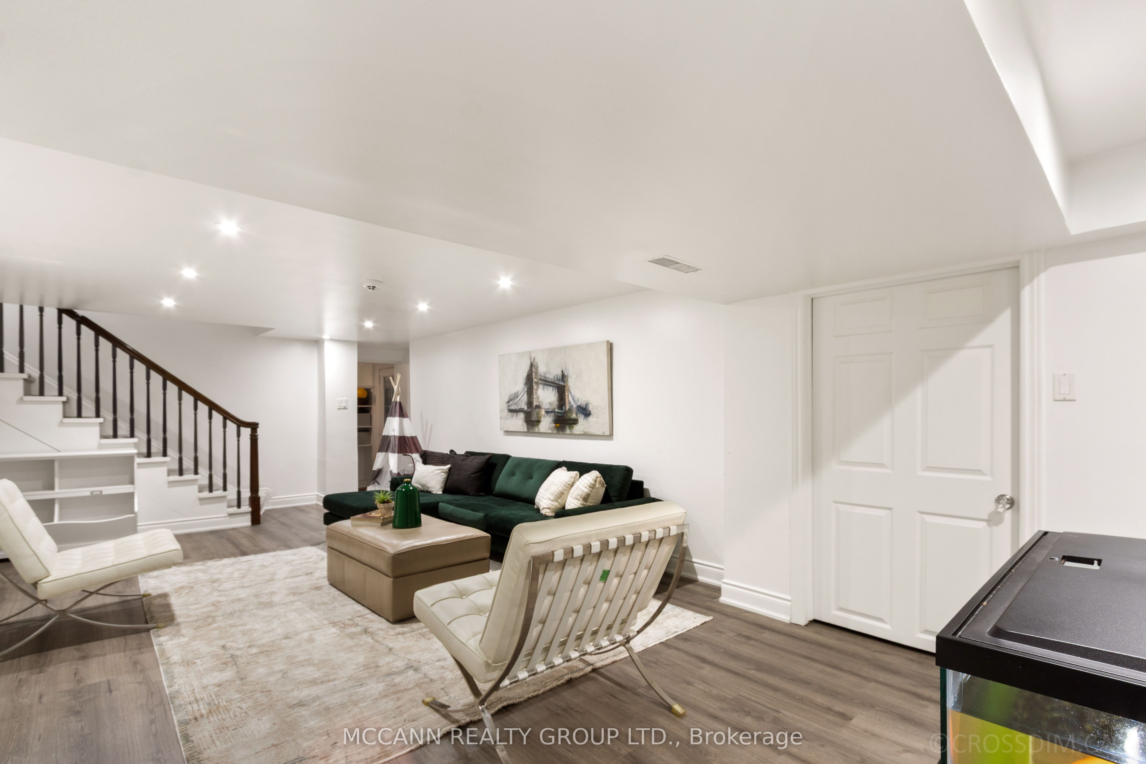 27 Strathgowan Crescent Property Photo 38