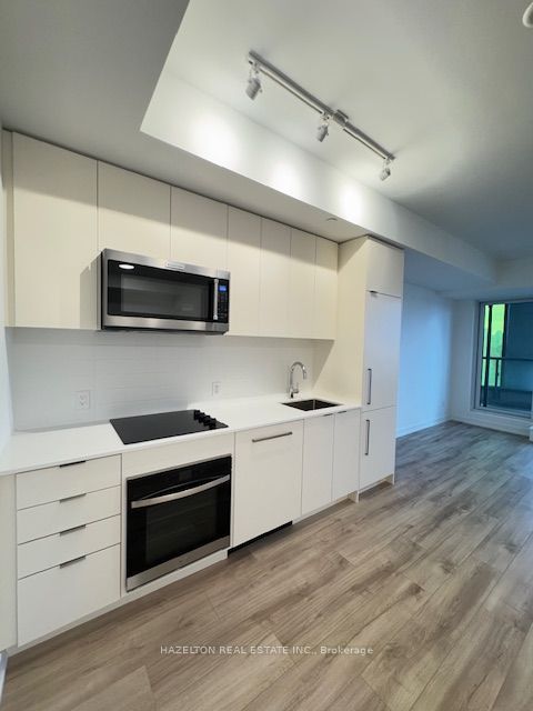 181 Sheppard Avenue E 619 Property Photo 2