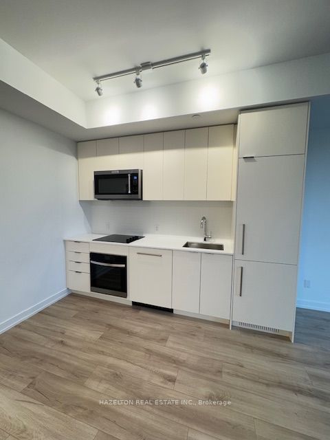181 Sheppard Avenue E 619 Property Photo 3