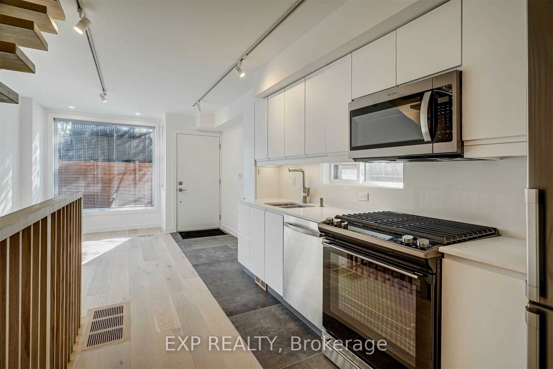 452 Montrose Avenue Property Photo 19