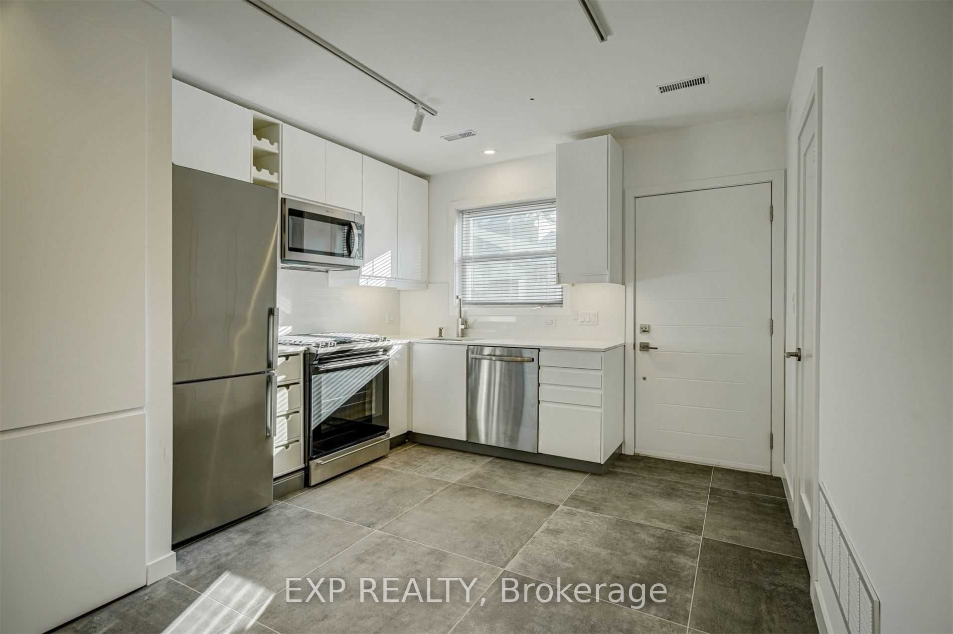 452 Montrose Avenue Property Photo 29