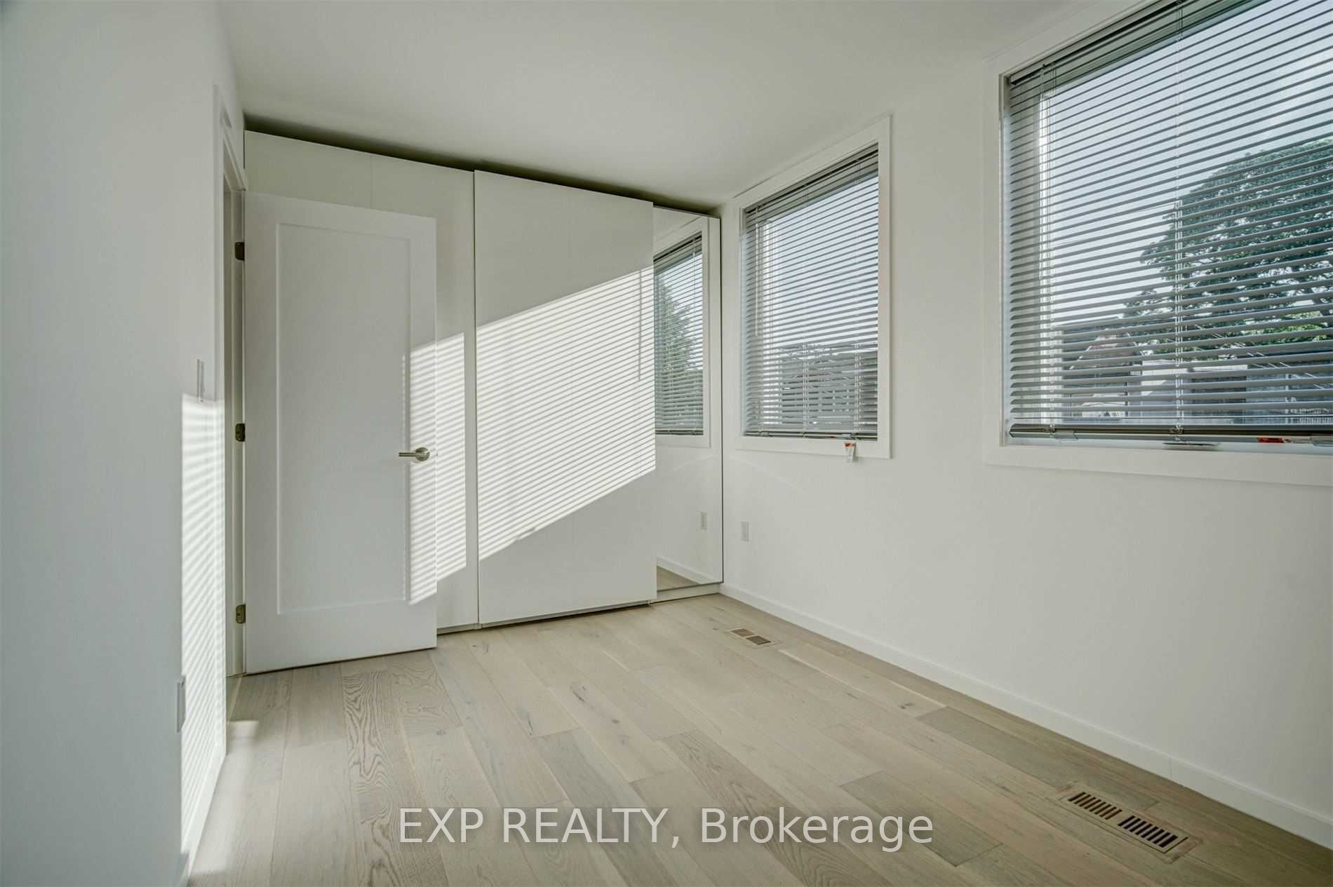 452 Montrose Avenue Property Photo 33
