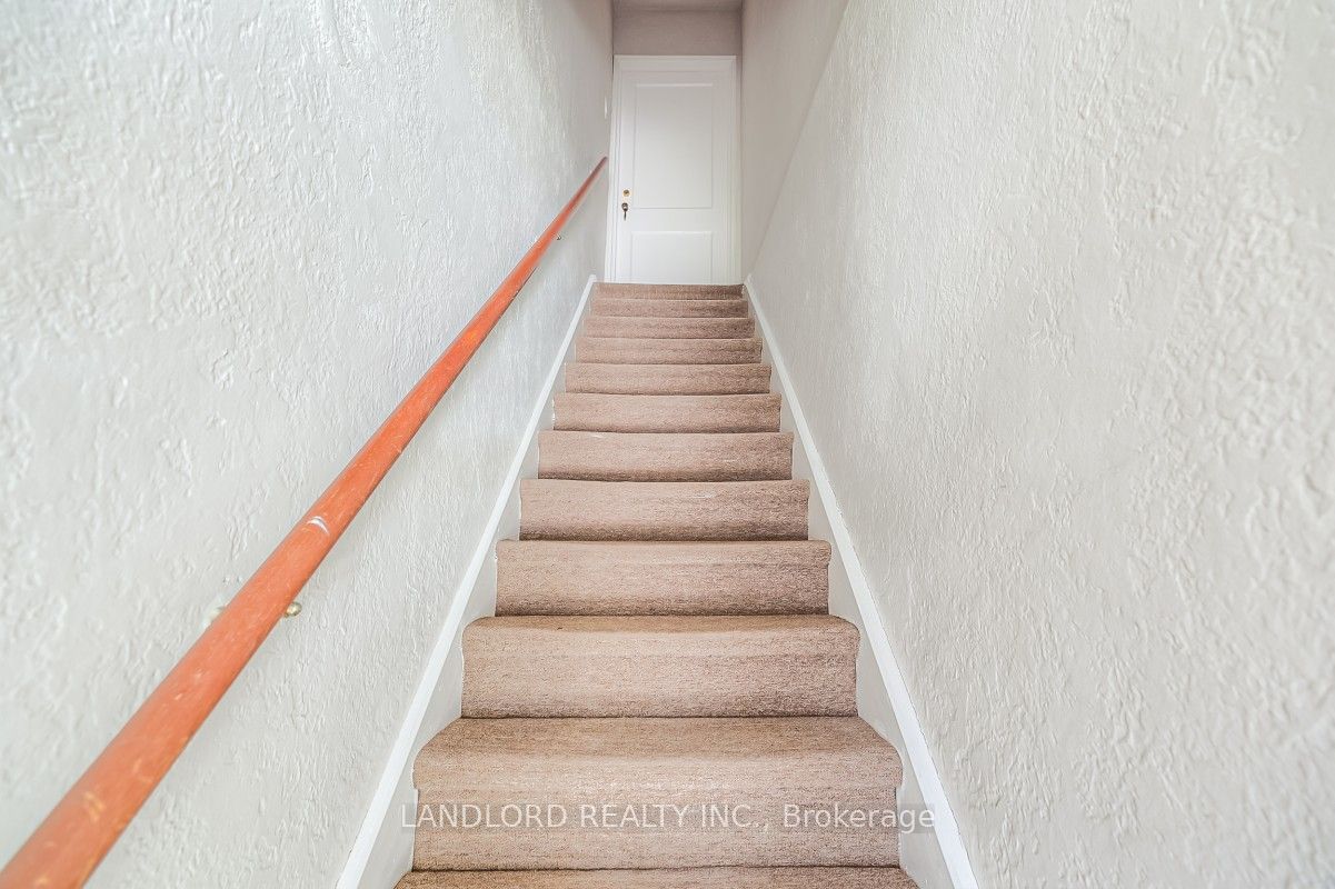20 Acacia Road Upper Property Photo 4