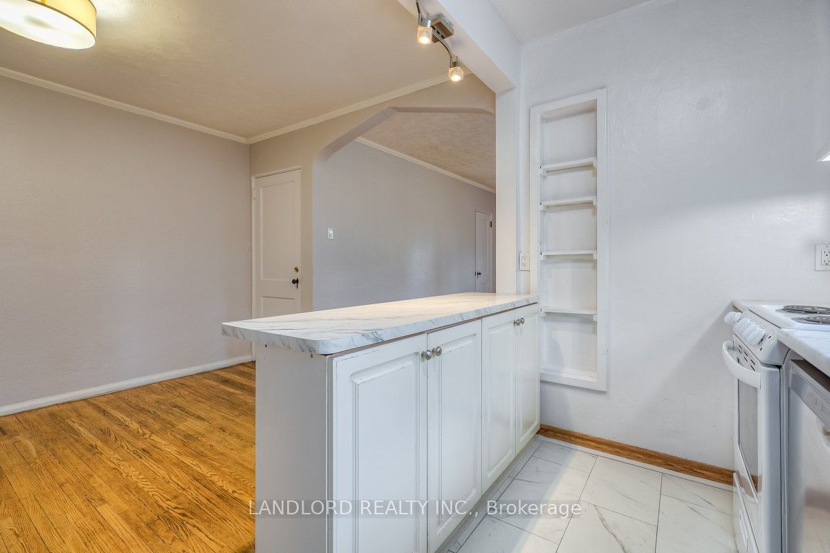 20 Acacia Road Upper Property Photo 11