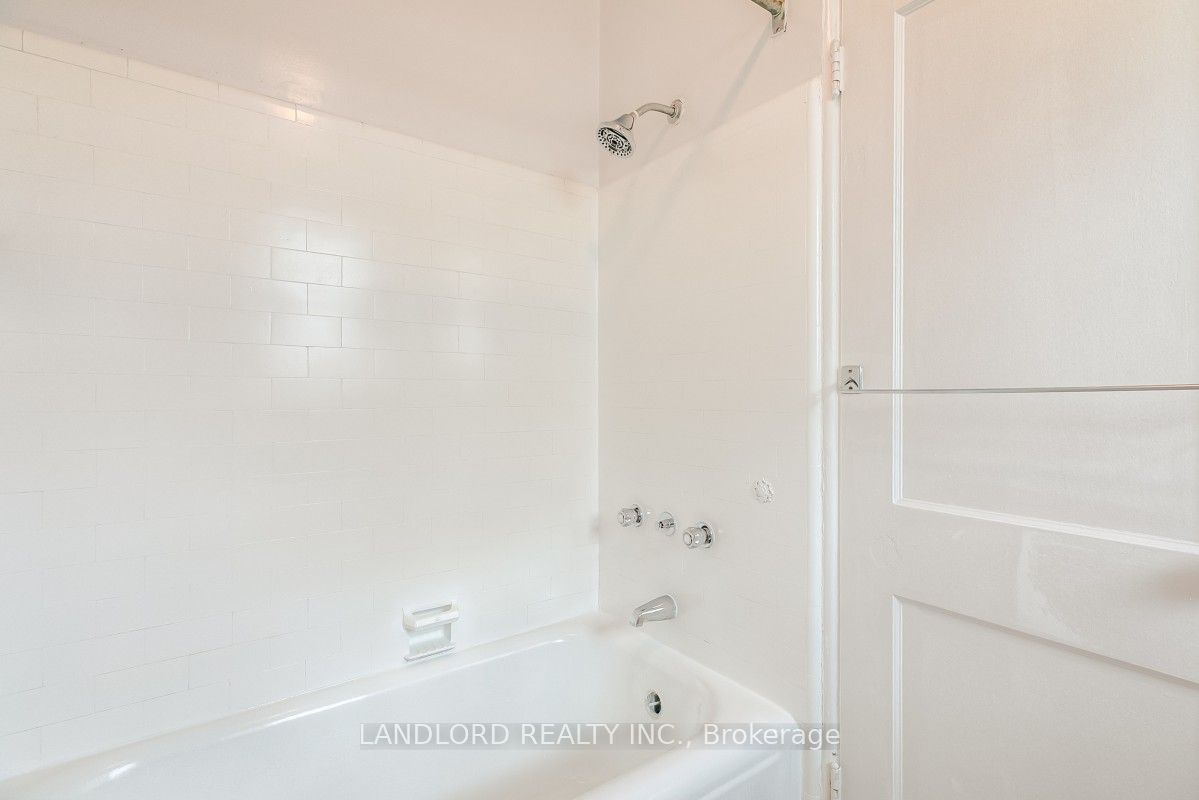20 Acacia Road Upper Property Photo 18