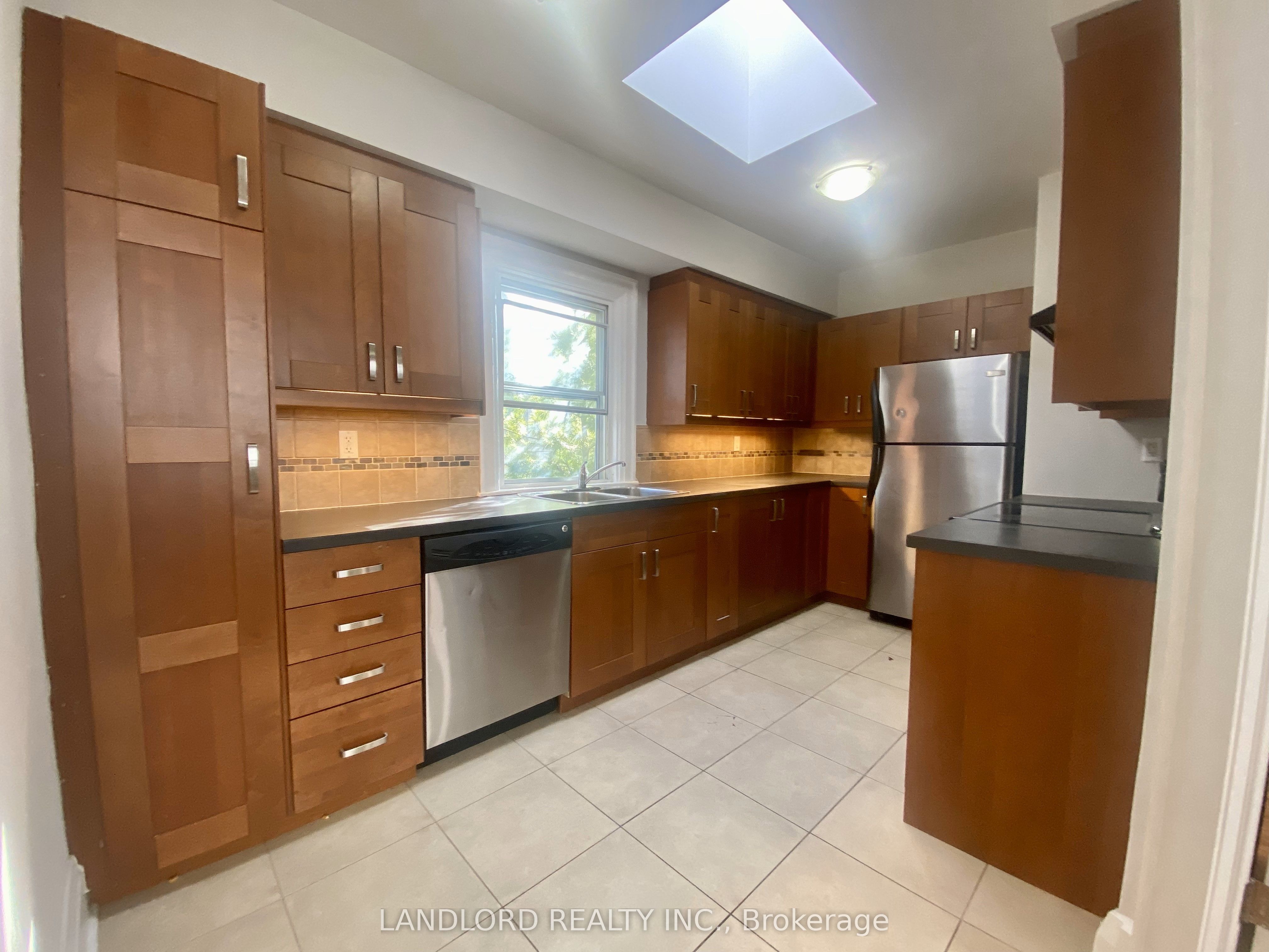 341 St Clair Avenue W E Property Photo 2
