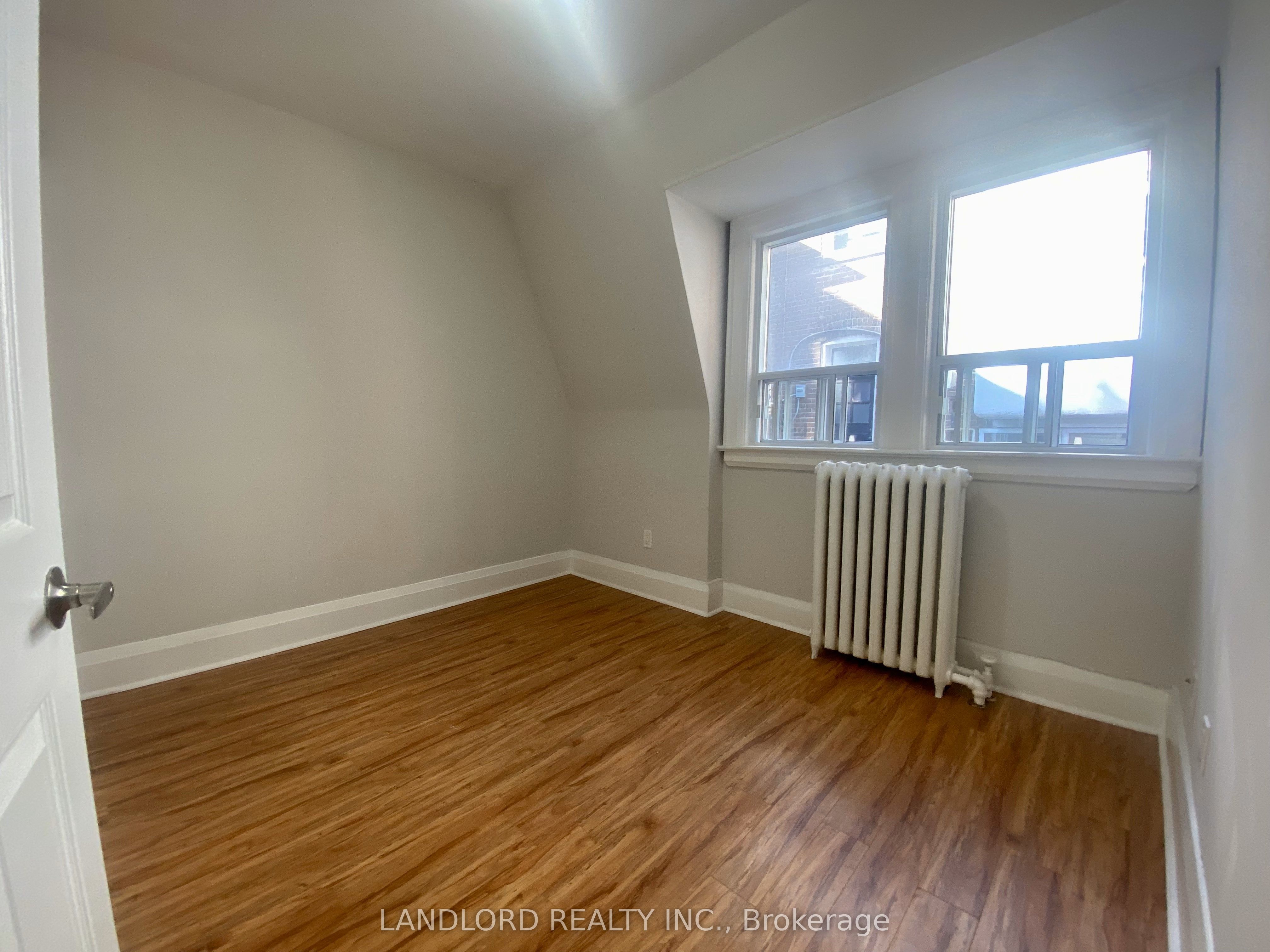 341 St Clair Avenue W E Property Photo 6