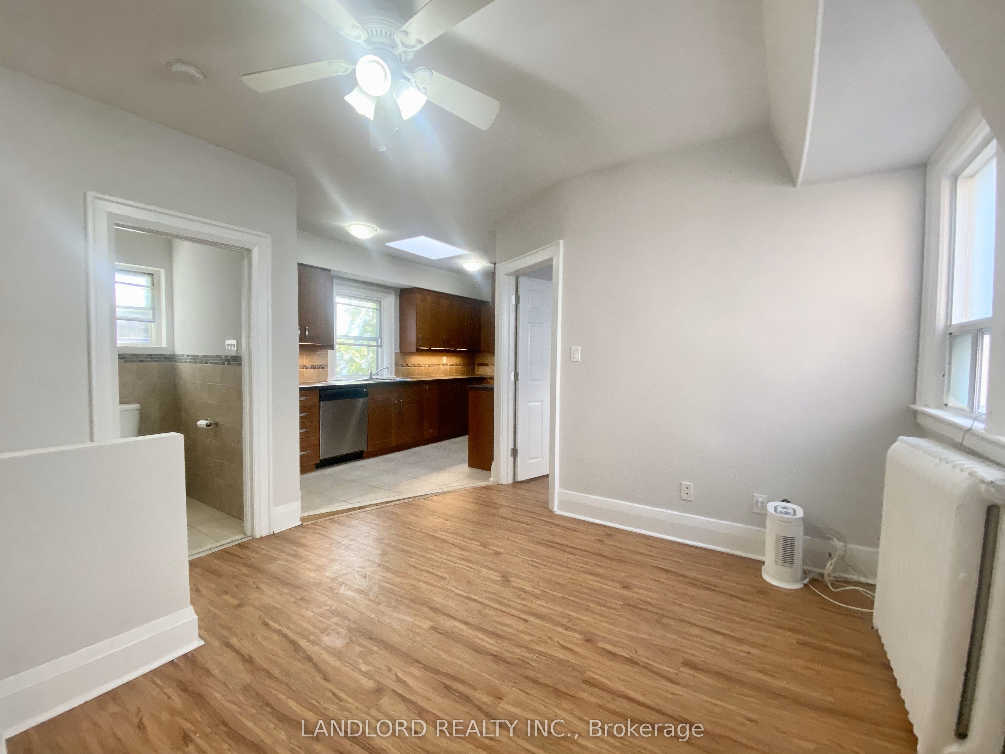 341 St Clair Avenue W E Property Photo 8