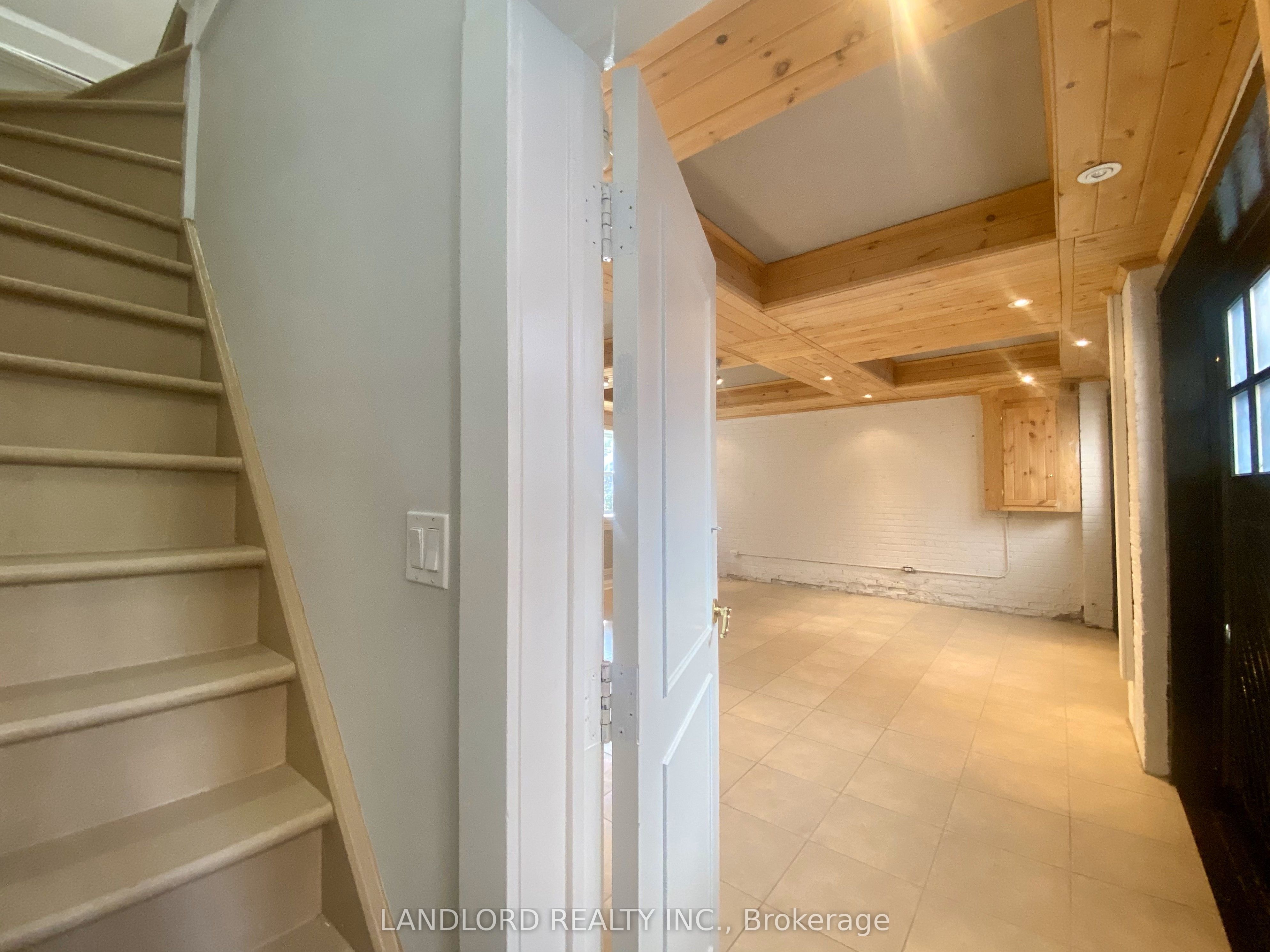 341 St Clair Avenue W E Property Photo 11