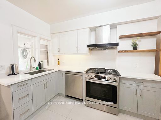 Upper 299 Robina Avenue E Property Photo 4
