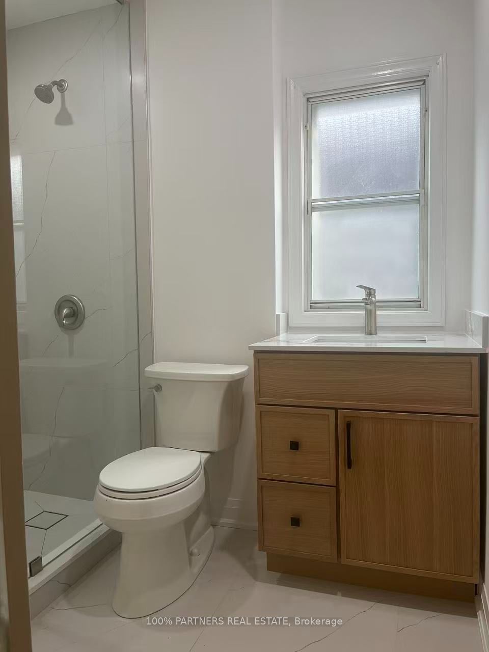 Upper 299 Robina Avenue E Property Photo 7