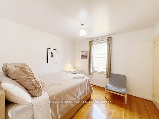 Upper 299 Robina Avenue E Property Photo 12