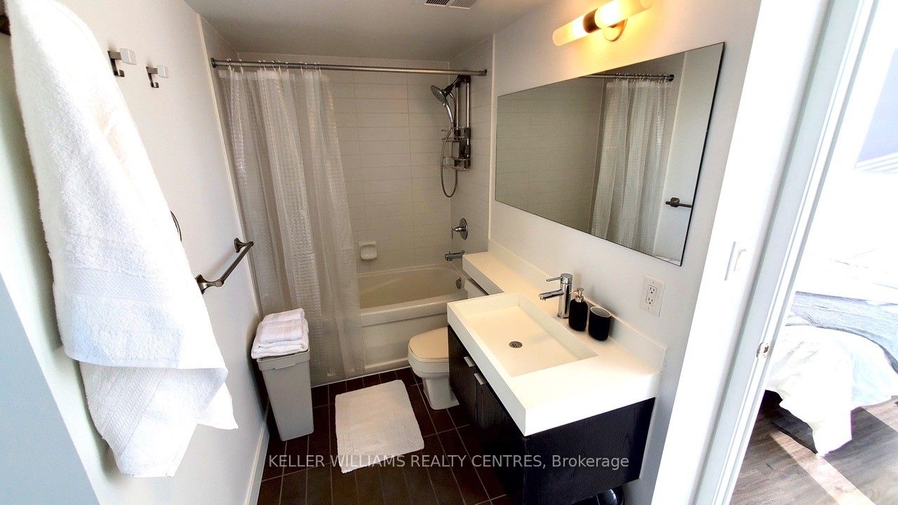 4 K E Spadina Avenue E 1220 Property Photo 6
