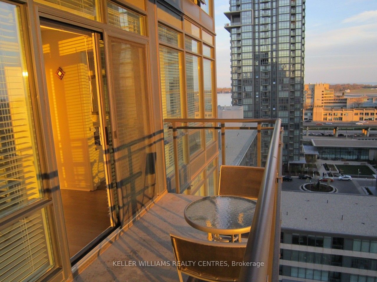 4 K E Spadina Avenue E 1220 Property Photo 11