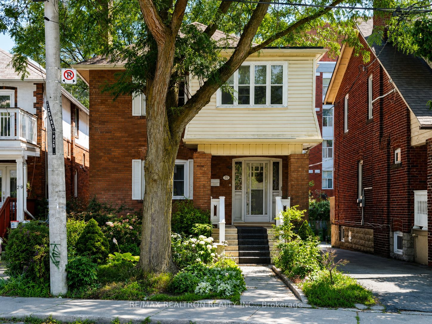 25 Ranleigh Avenue 2nd Floor Unit Property Photo 1