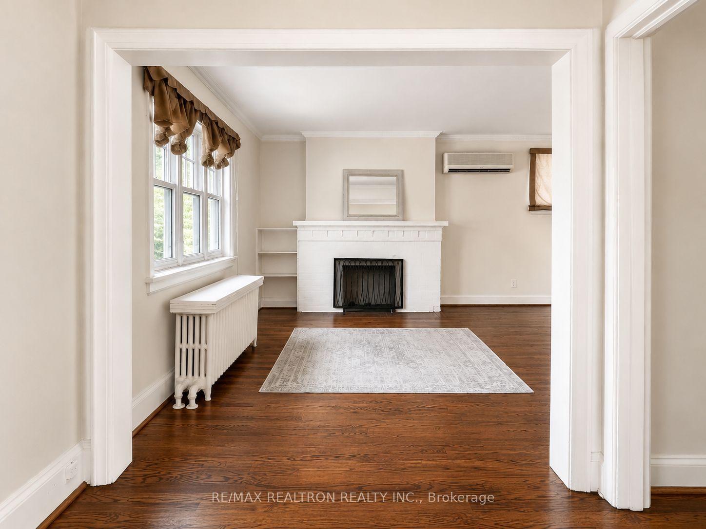 25 Ranleigh Avenue 2nd Floor Unit Property Photo 4