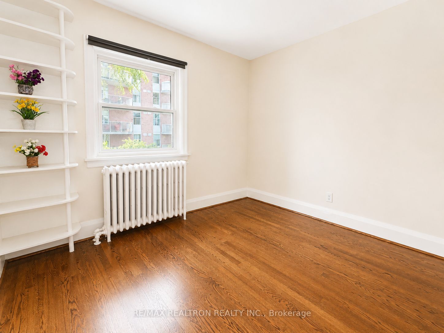 25 Ranleigh Avenue 2nd Floor Unit Property Photo 10
