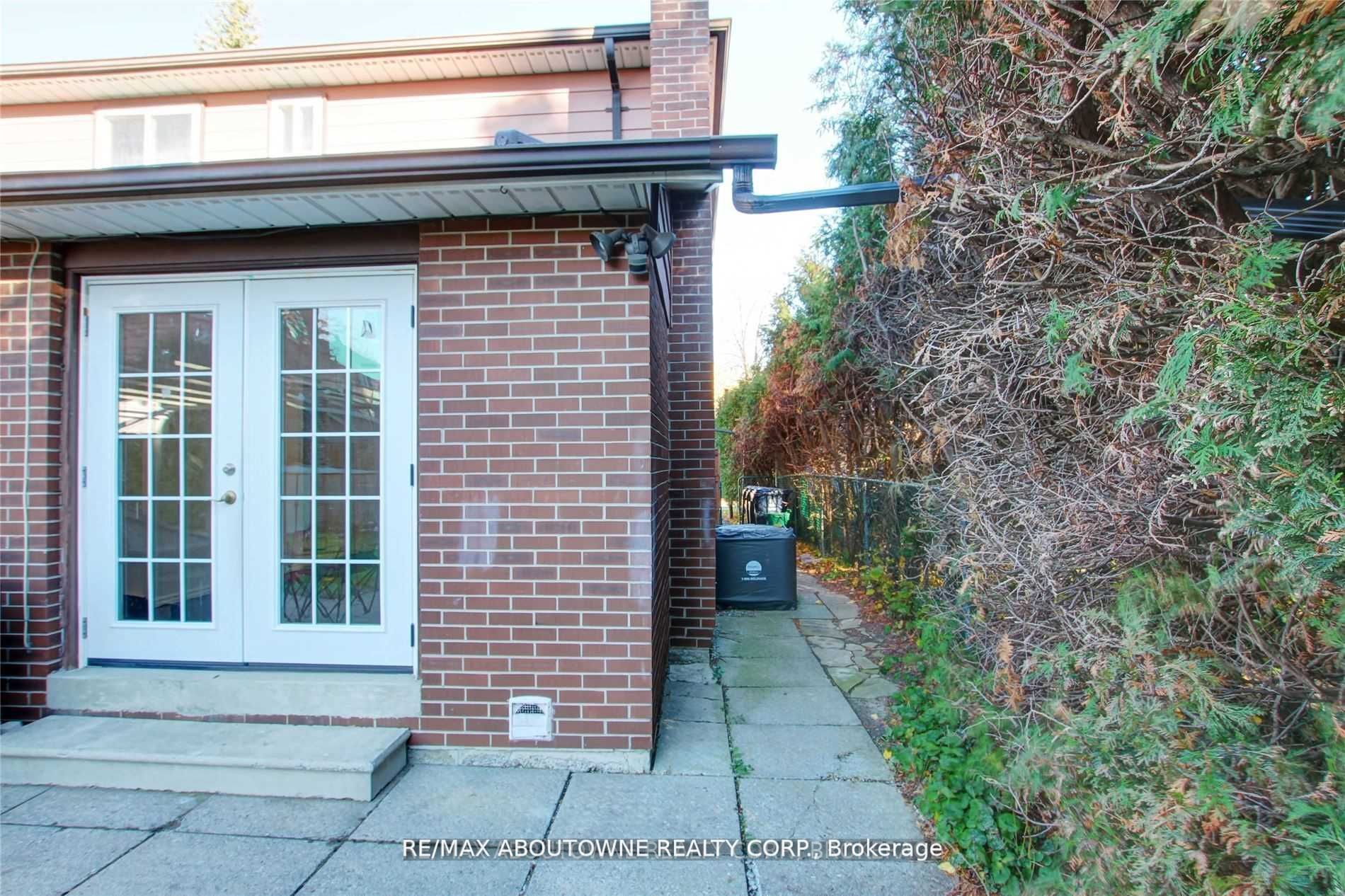 14 Angus Drive Lower Property Photo 4