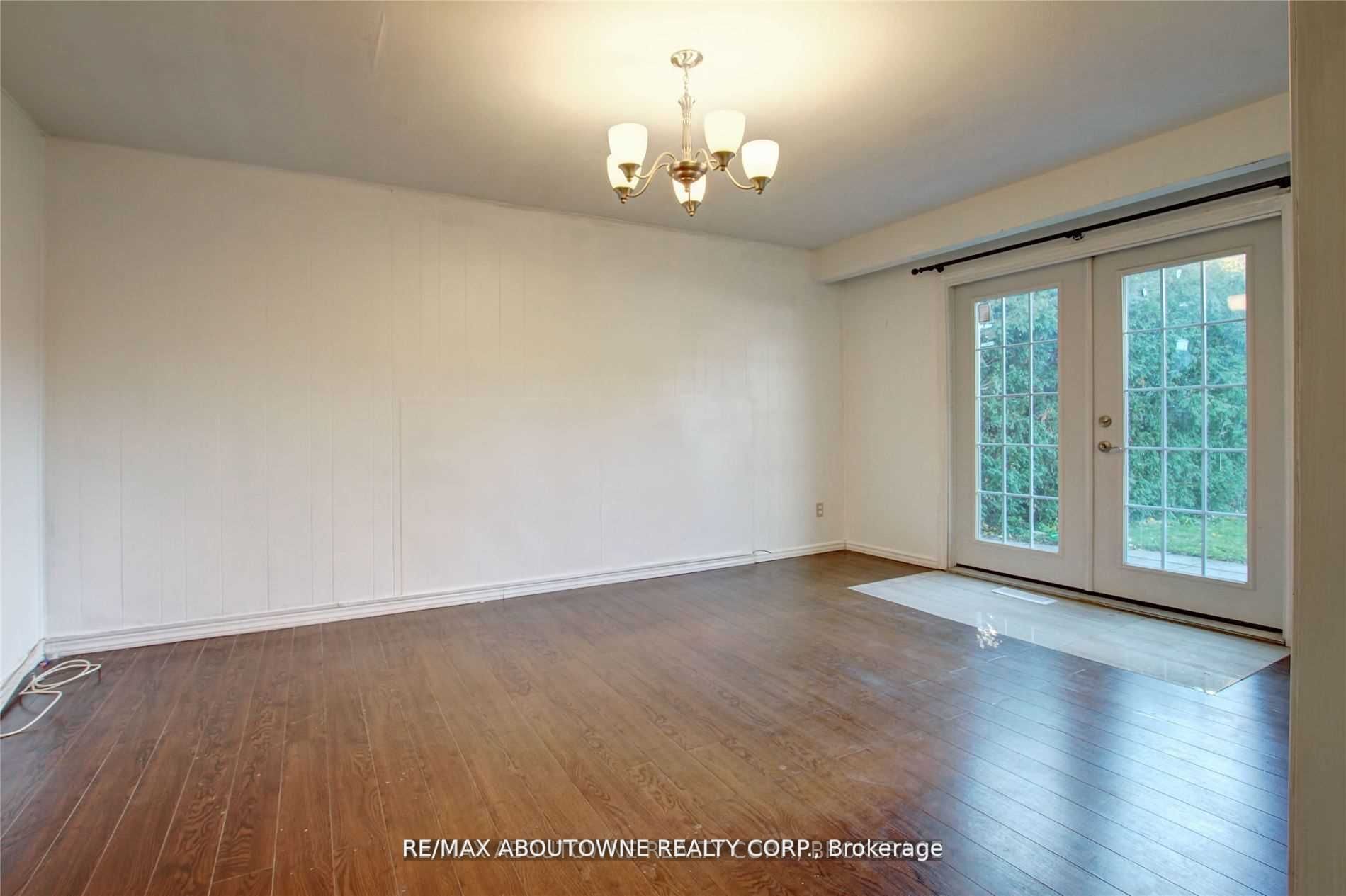 14 Angus Drive Lower Property Photo 5