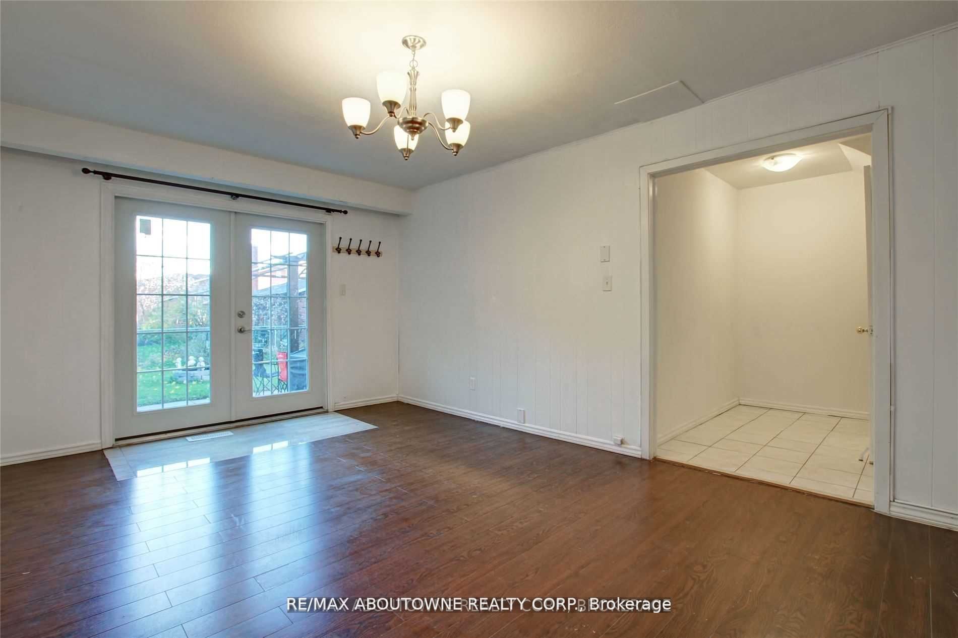 14 Angus Drive Lower Property Photo 8