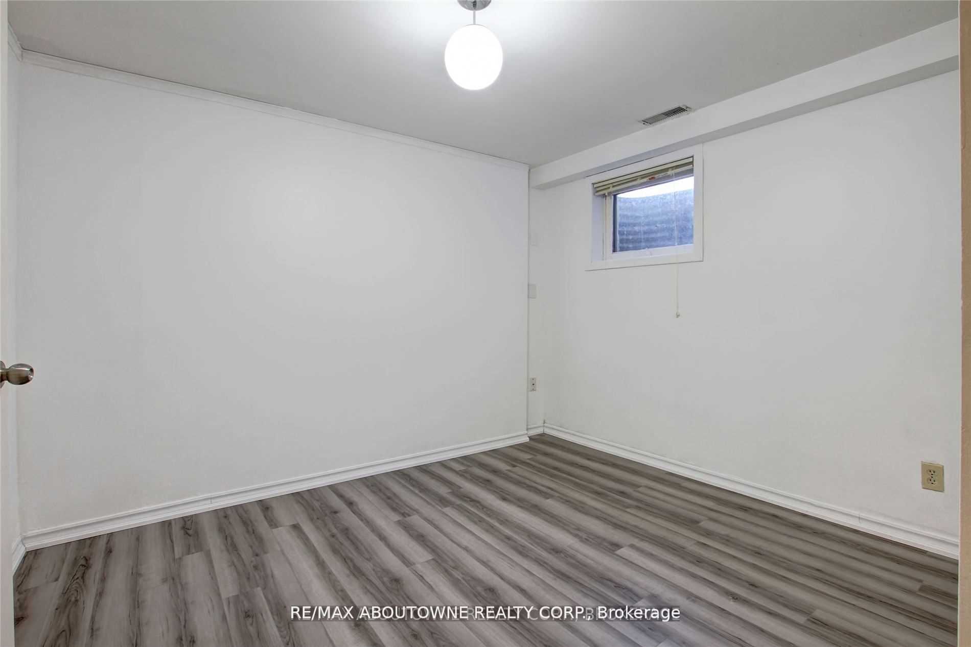 14 Angus Drive Lower Property Photo 15