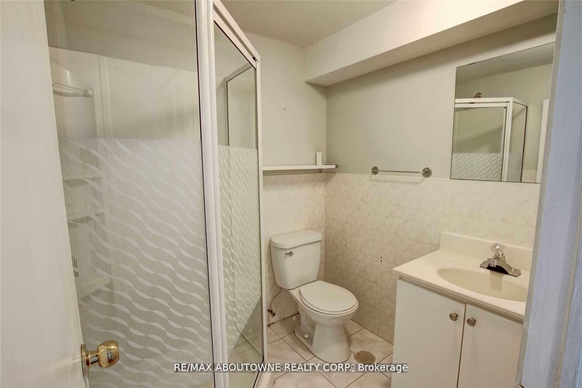 14 Angus Drive Lower Property Photo 16