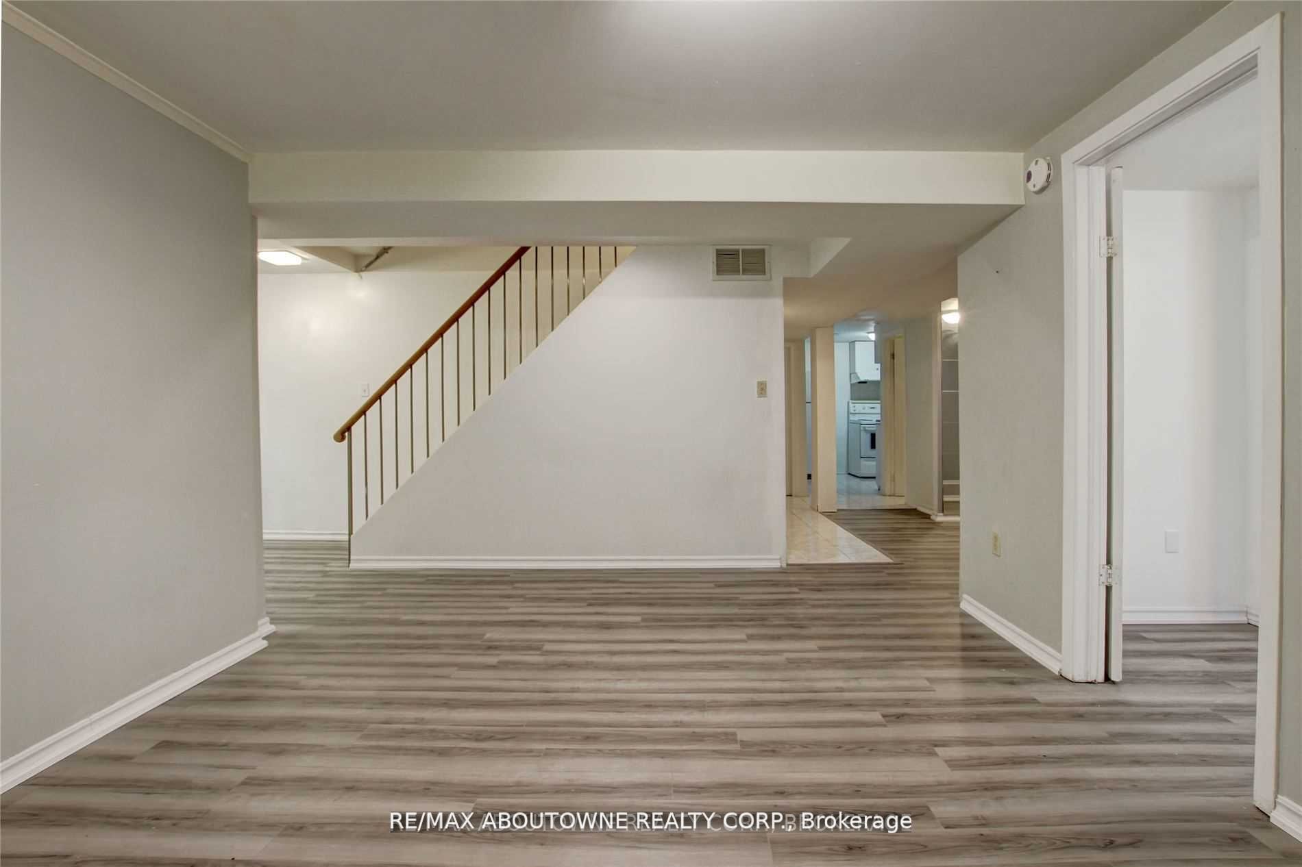 14 Angus Drive Lower Property Photo 20