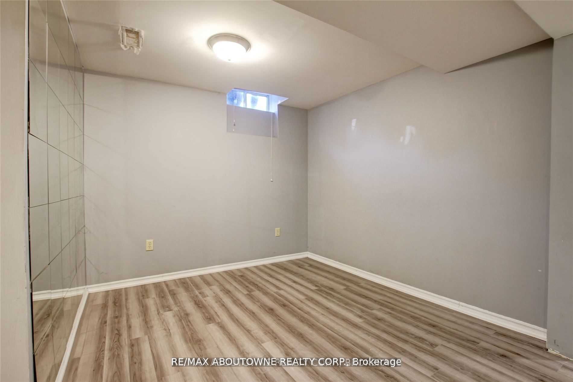 14 Angus Drive Lower Property Photo 24
