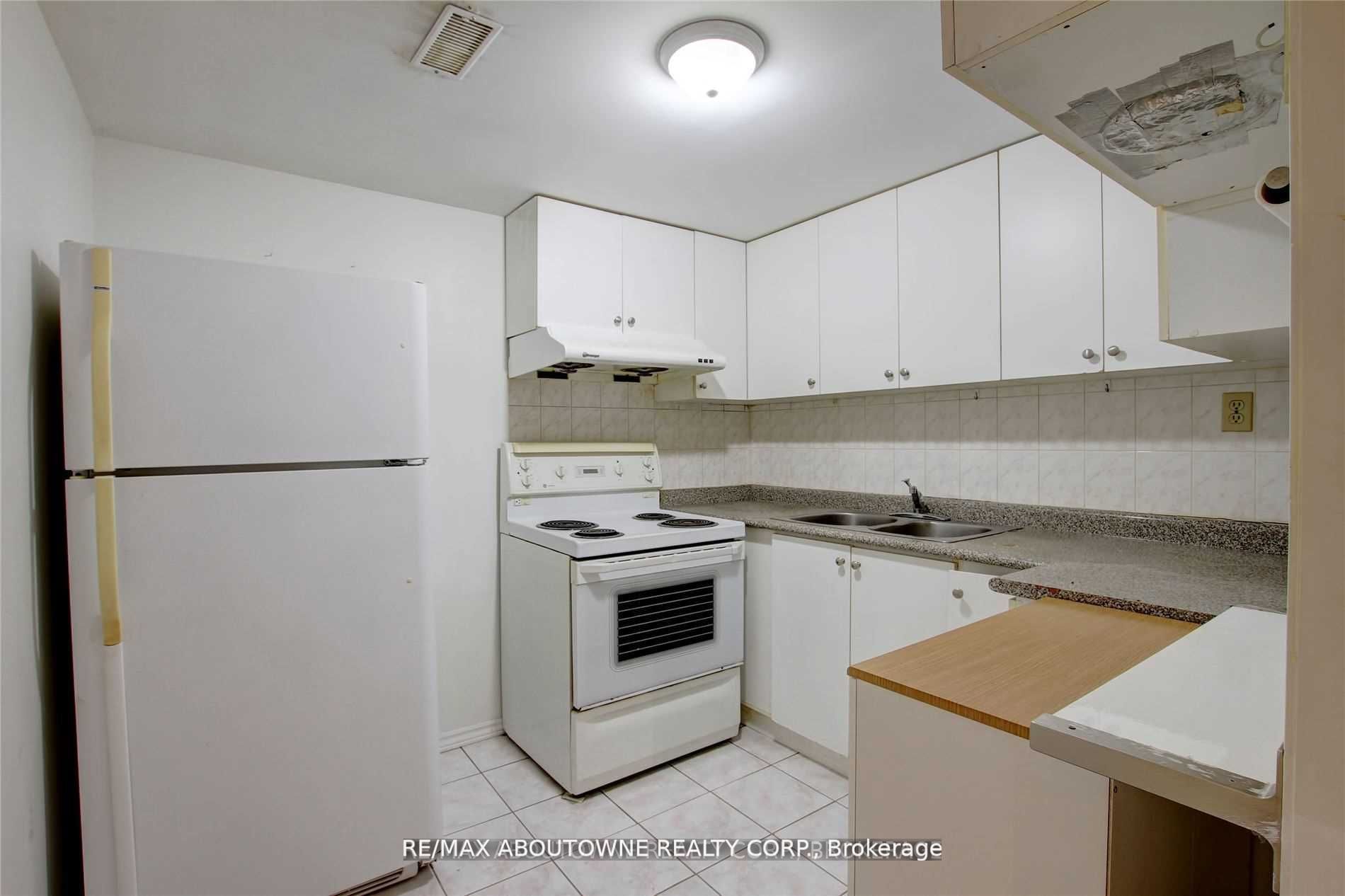 14 Angus Drive Lower Property Photo 26