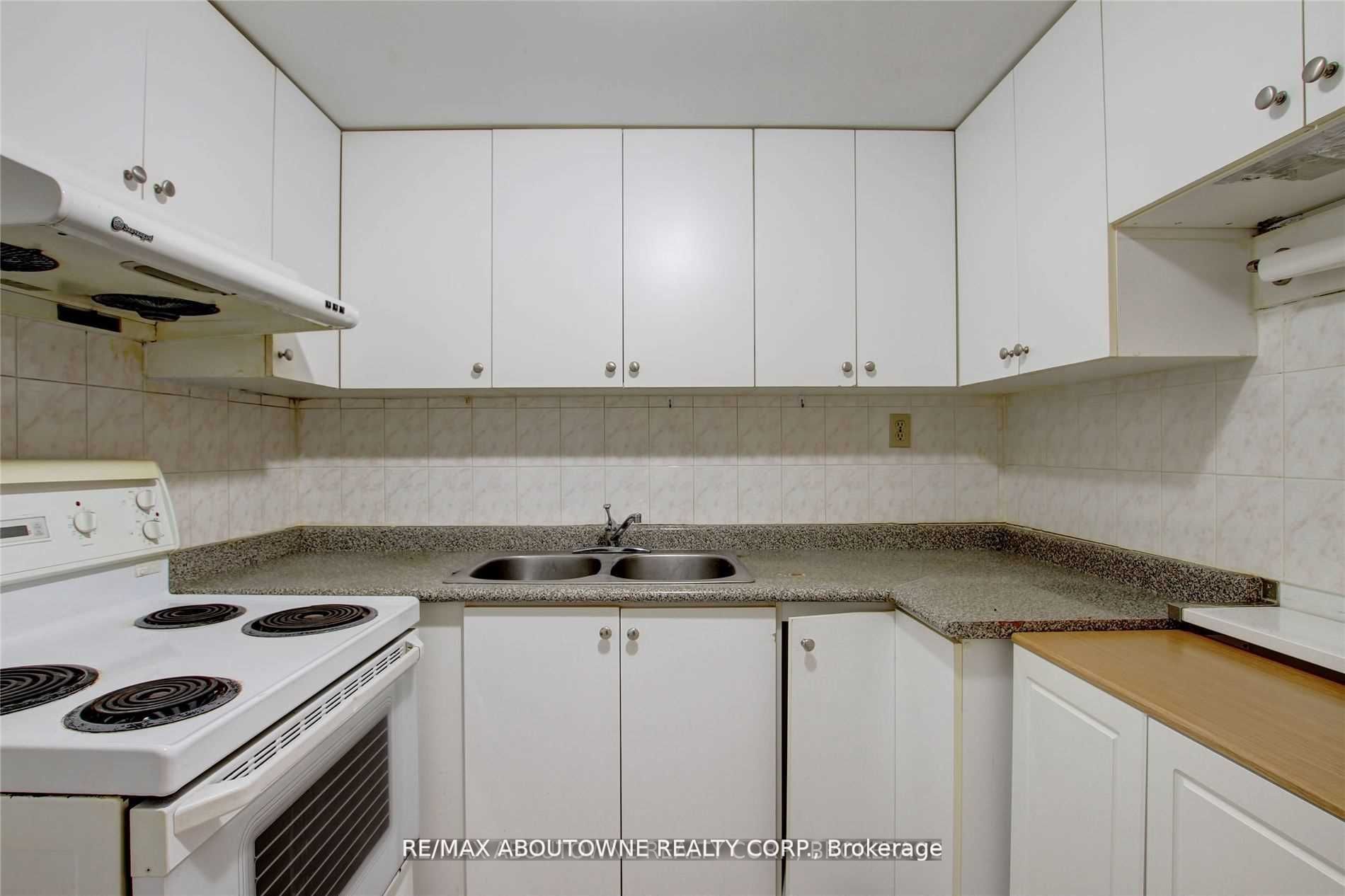 14 Angus Drive Lower Property Photo 27