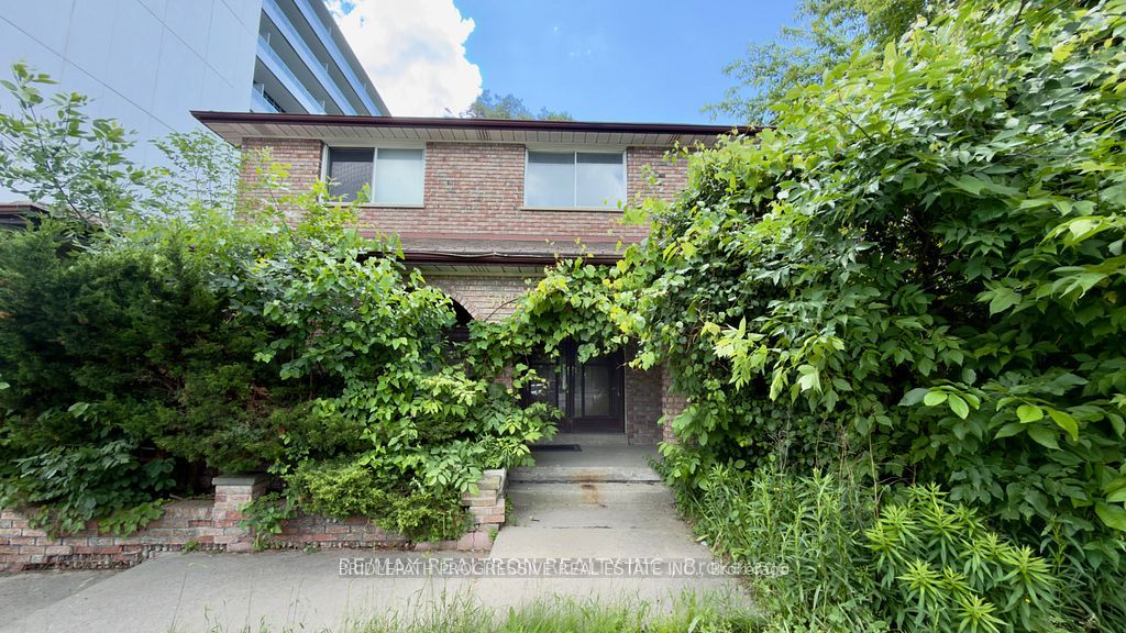 589 Sheppard Avenue E Property Photo 1